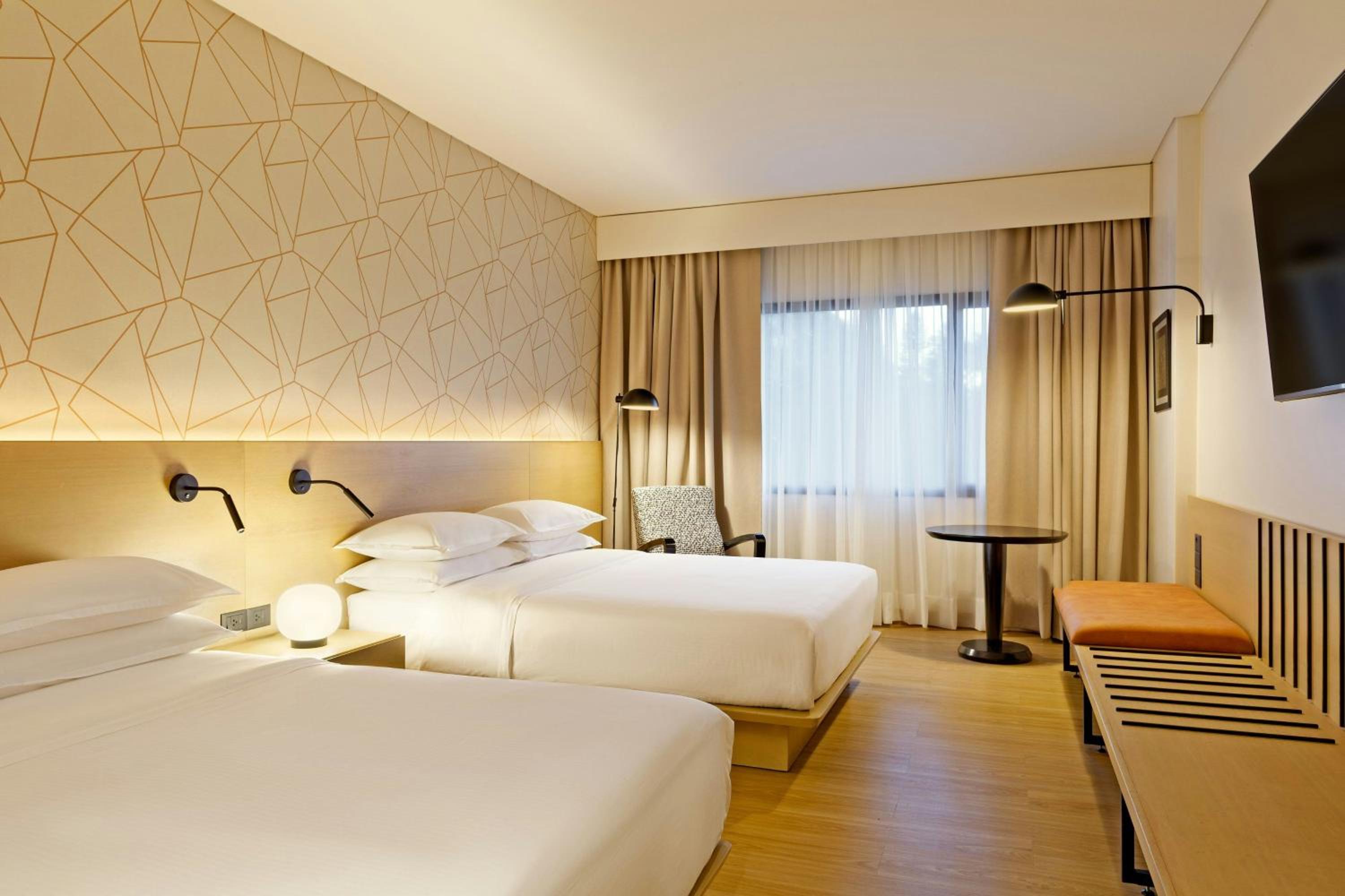 Classic, Guest room, 2 Twin/Single Bed(s), City view