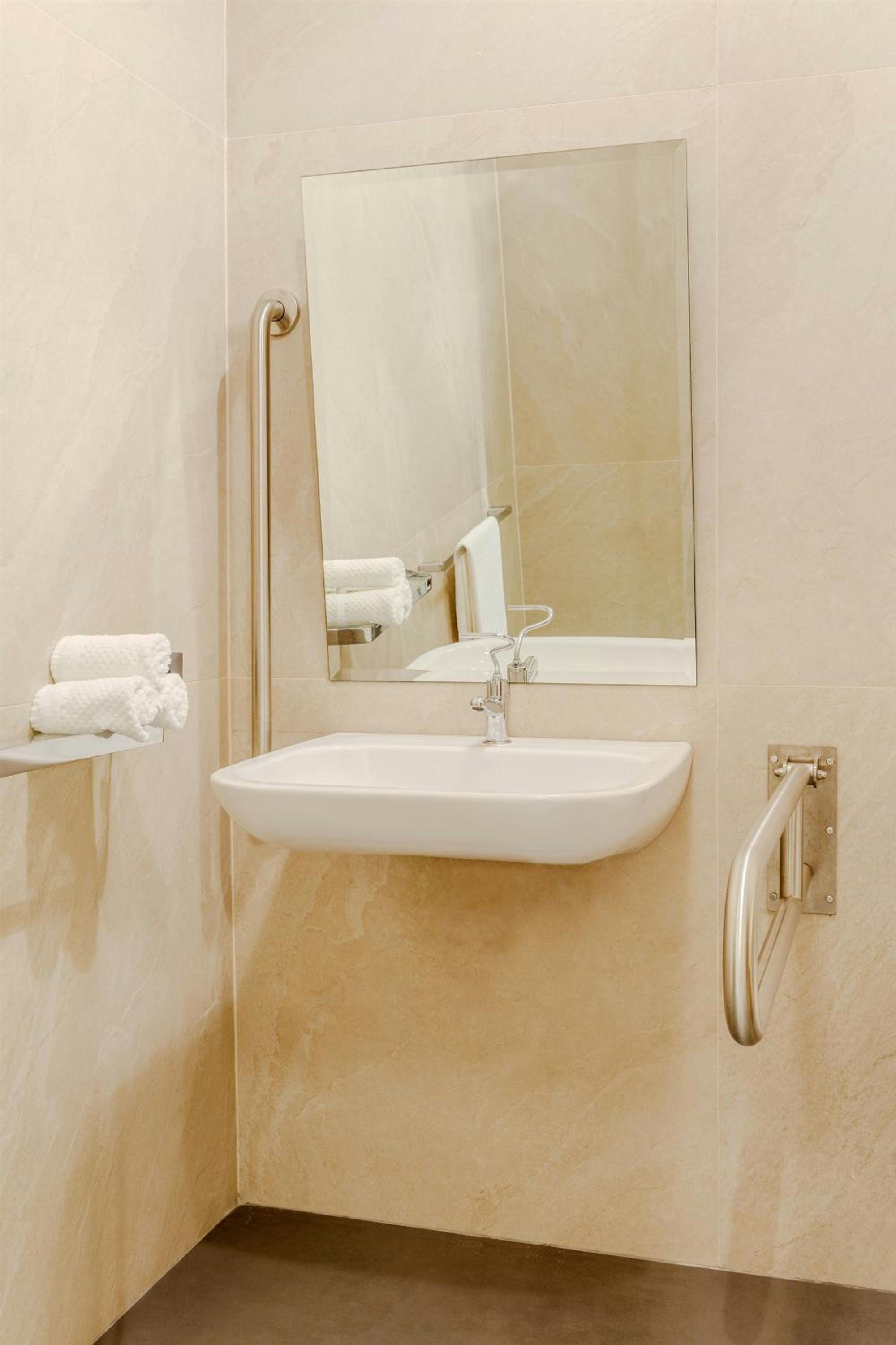Classic, Guest room, 2 Twin/Single Bed(s), City view photo 2