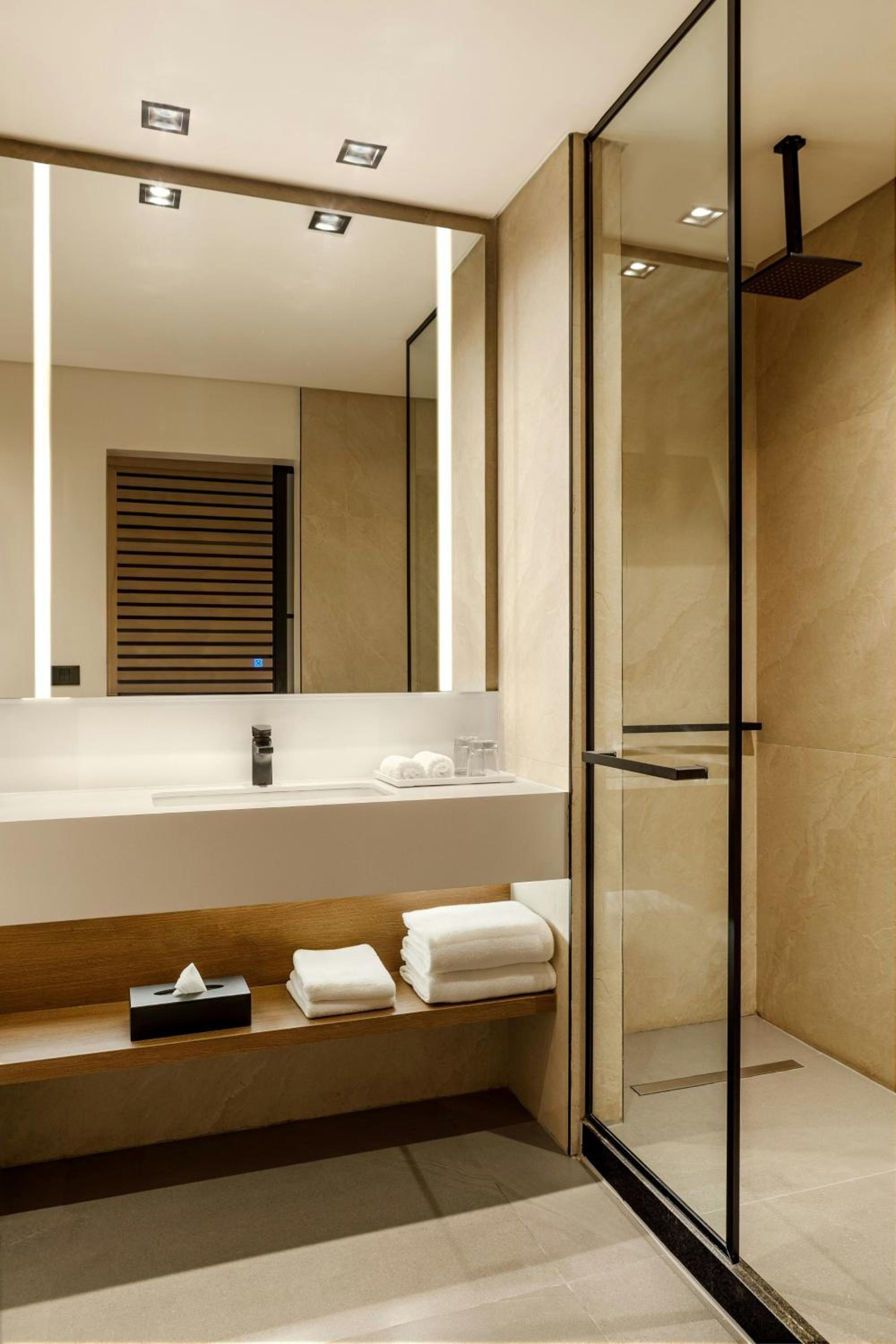Sheraton Club, Club lounge access, Guest room, 2 Double photo 3