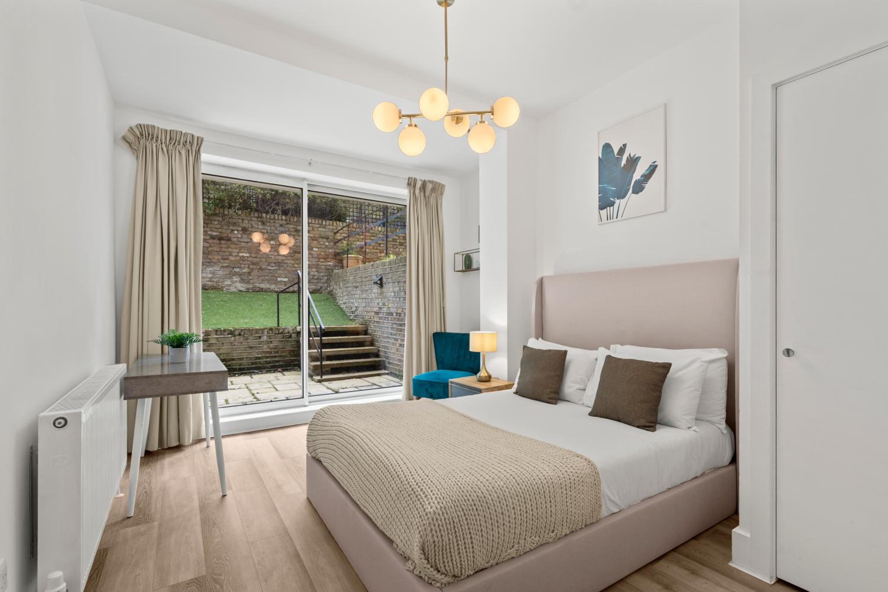 Two-Bedroom Deluxe Apartment with Garden View photo 1