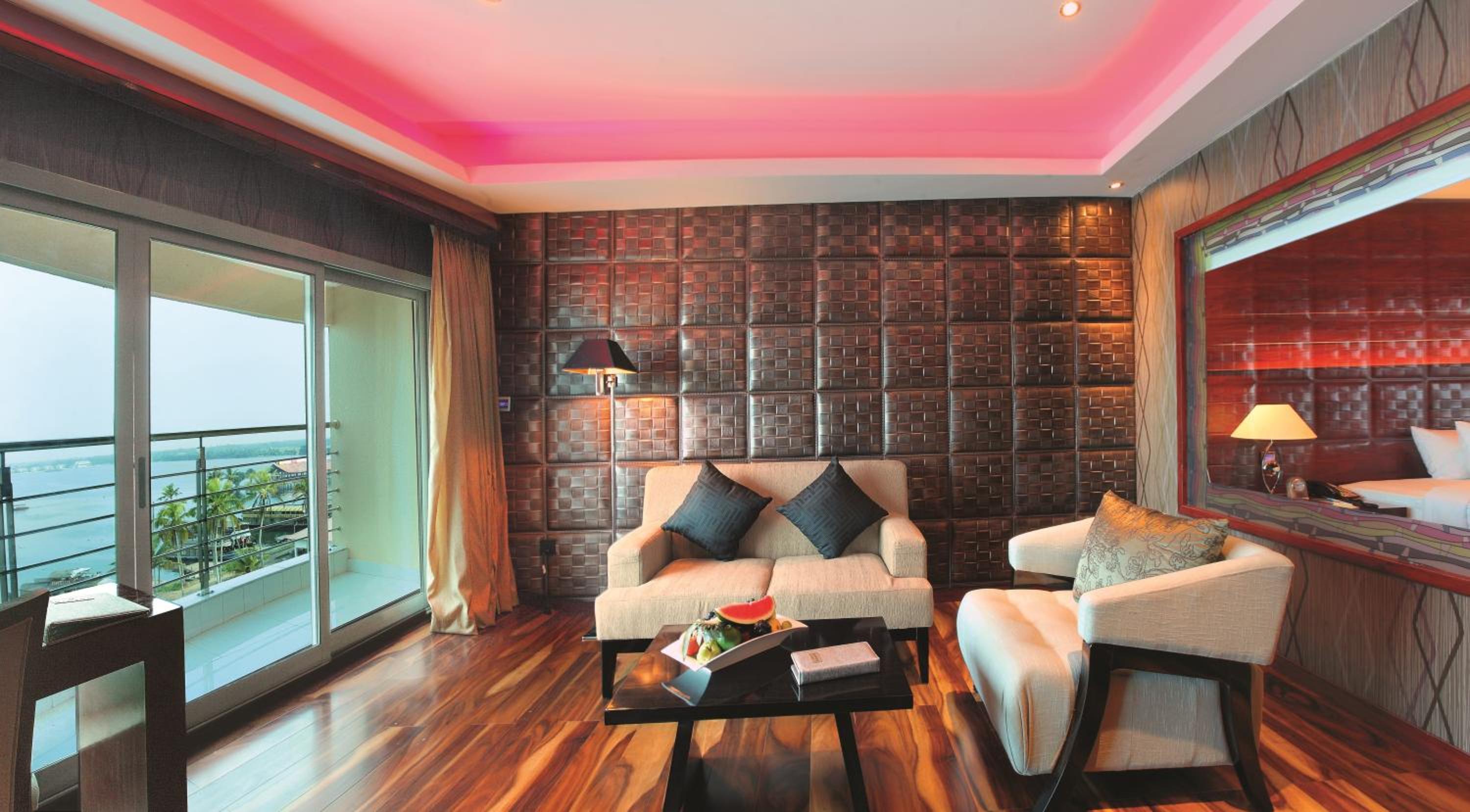 Royal King Suite with Lake View - Non-Smoking