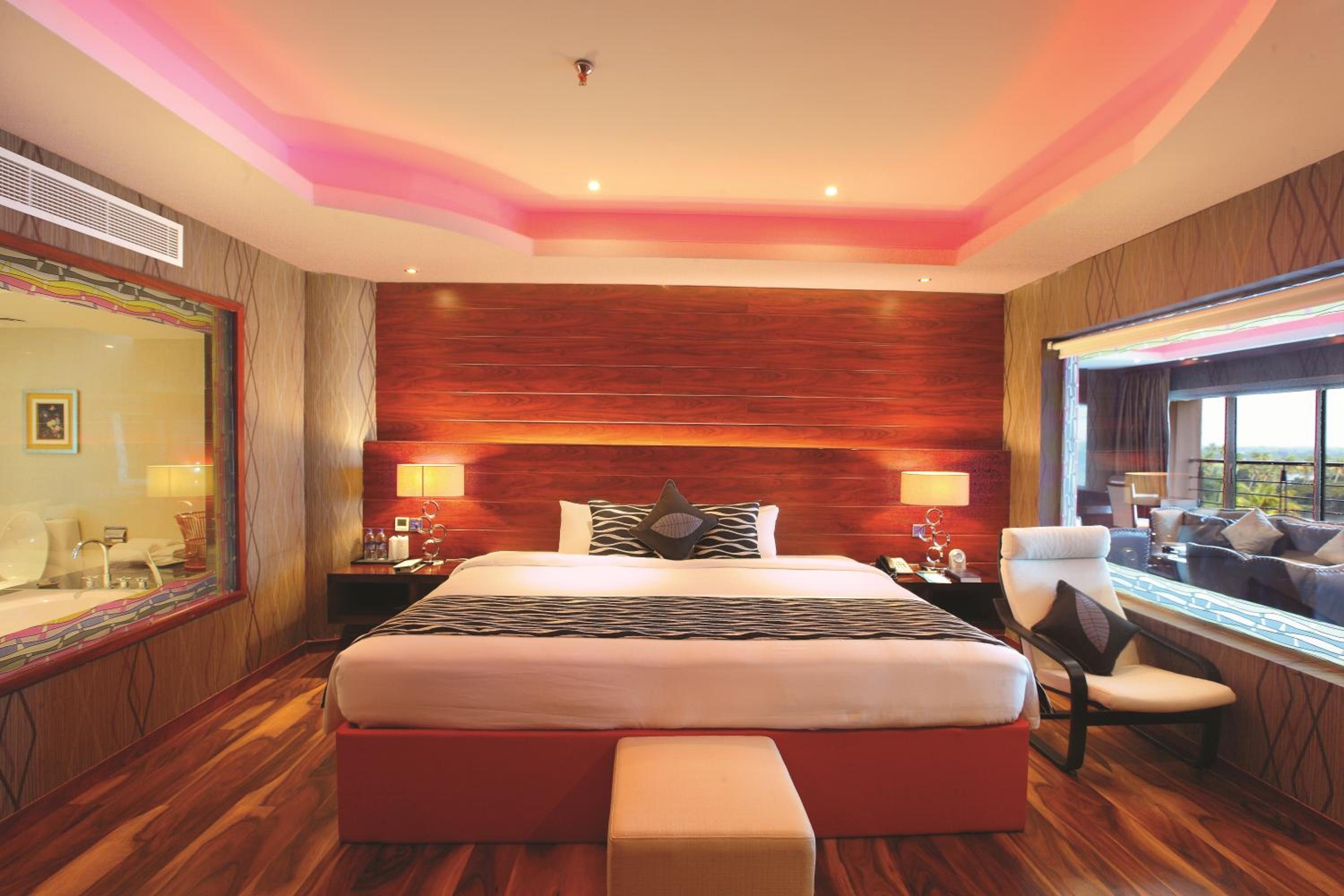 Presidential King Suite with Lake View – Non-Smoking Presidential King Suite with Lake View – Non-Smoking