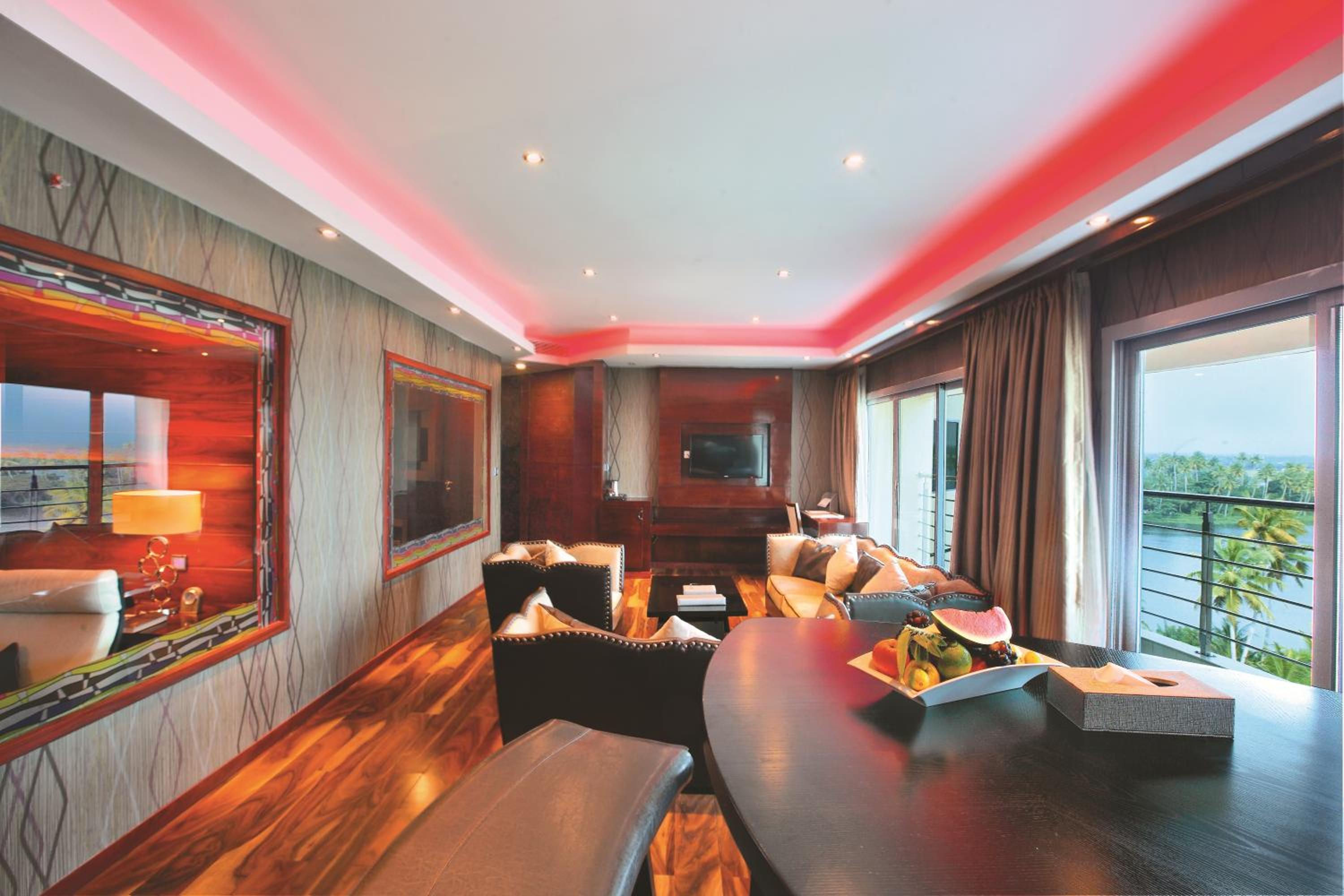 Presidential King Suite with Lake View - Non-Smoking