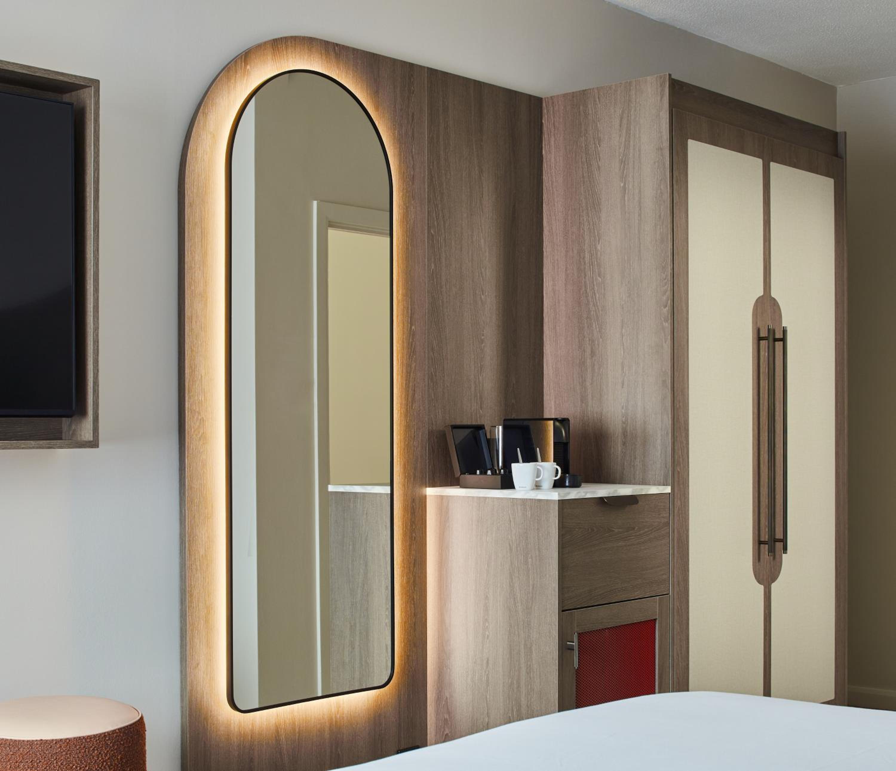 King Room thumbnail 5