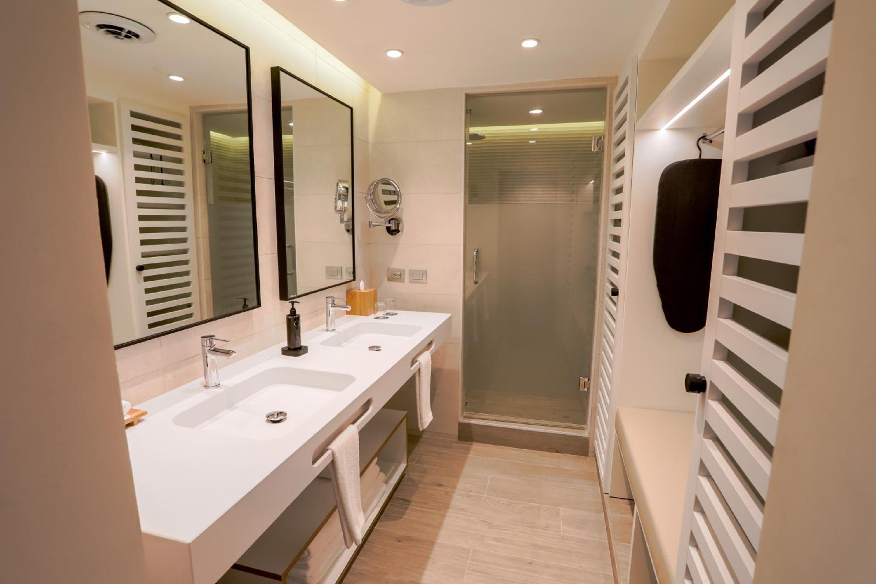 Privileged Deluxe Junior Suite Swim Up