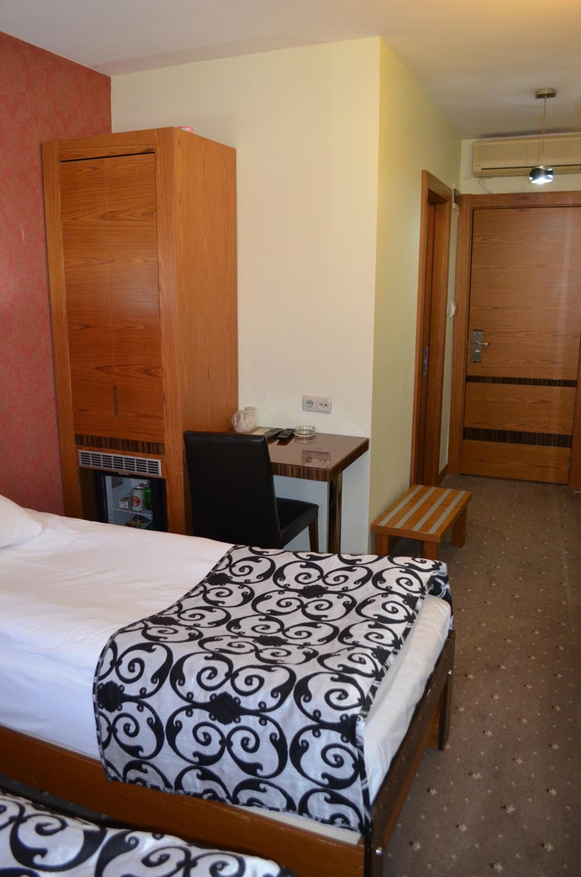 Standard Twin Room photo 3