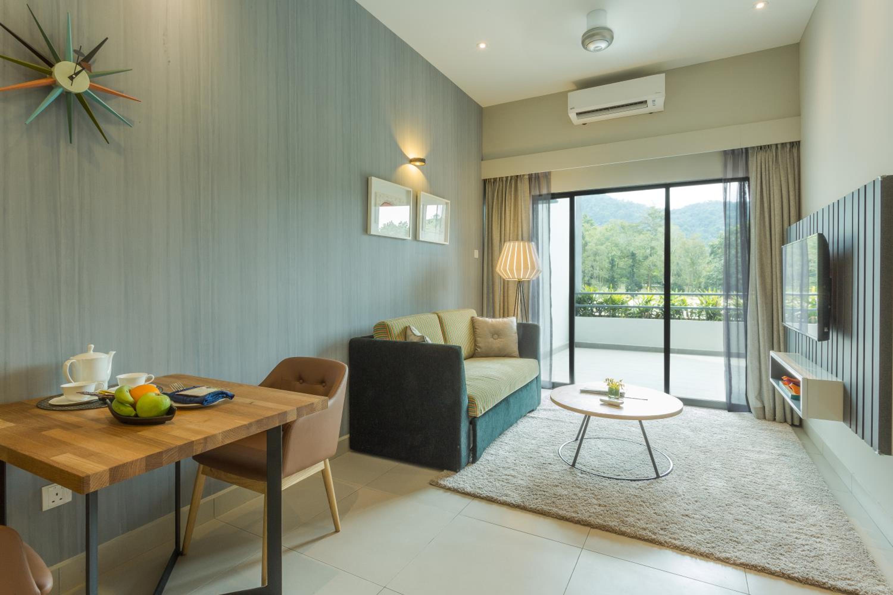 Deluxe One Bedroom Suite