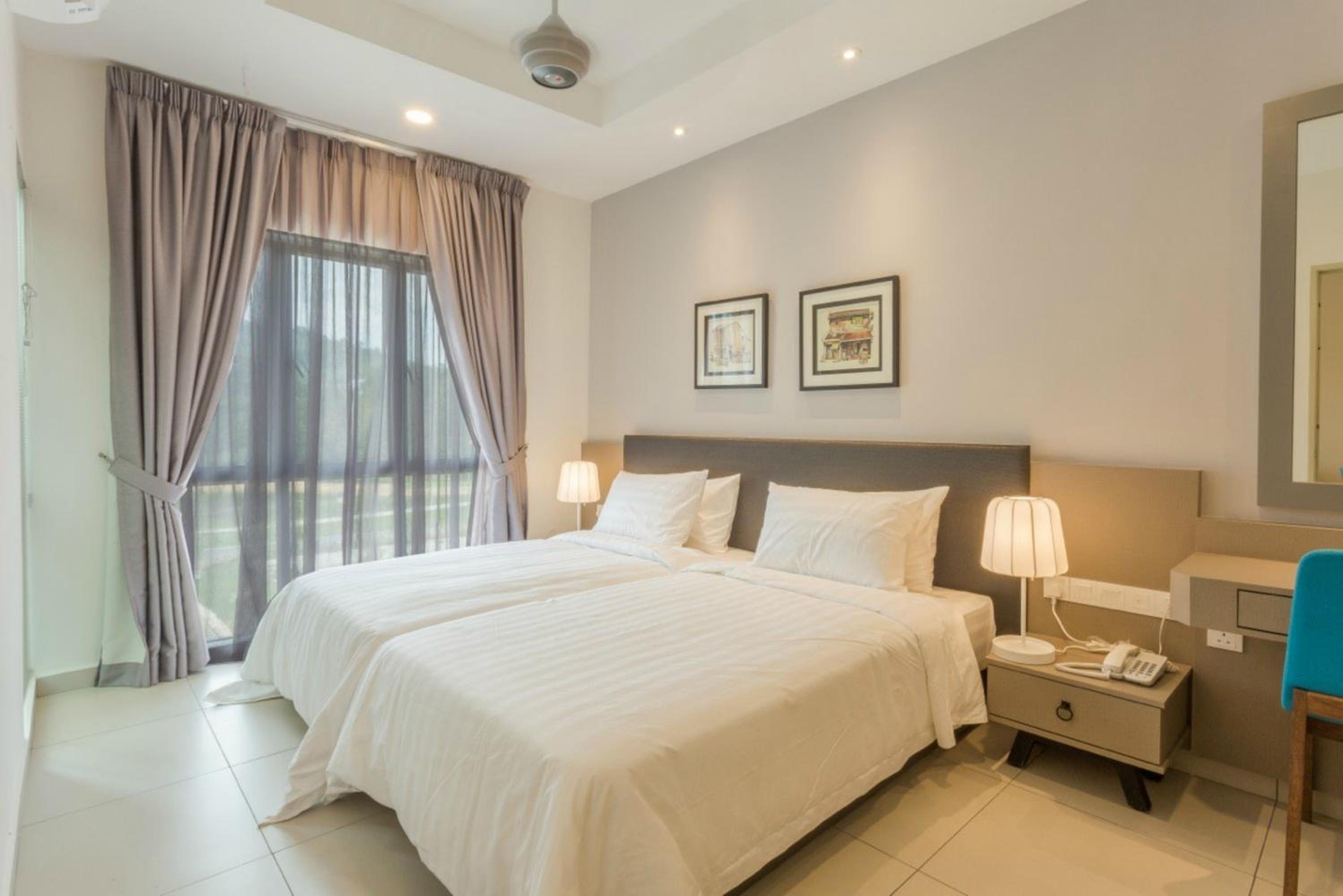 Deluxe One Bedroom Suite