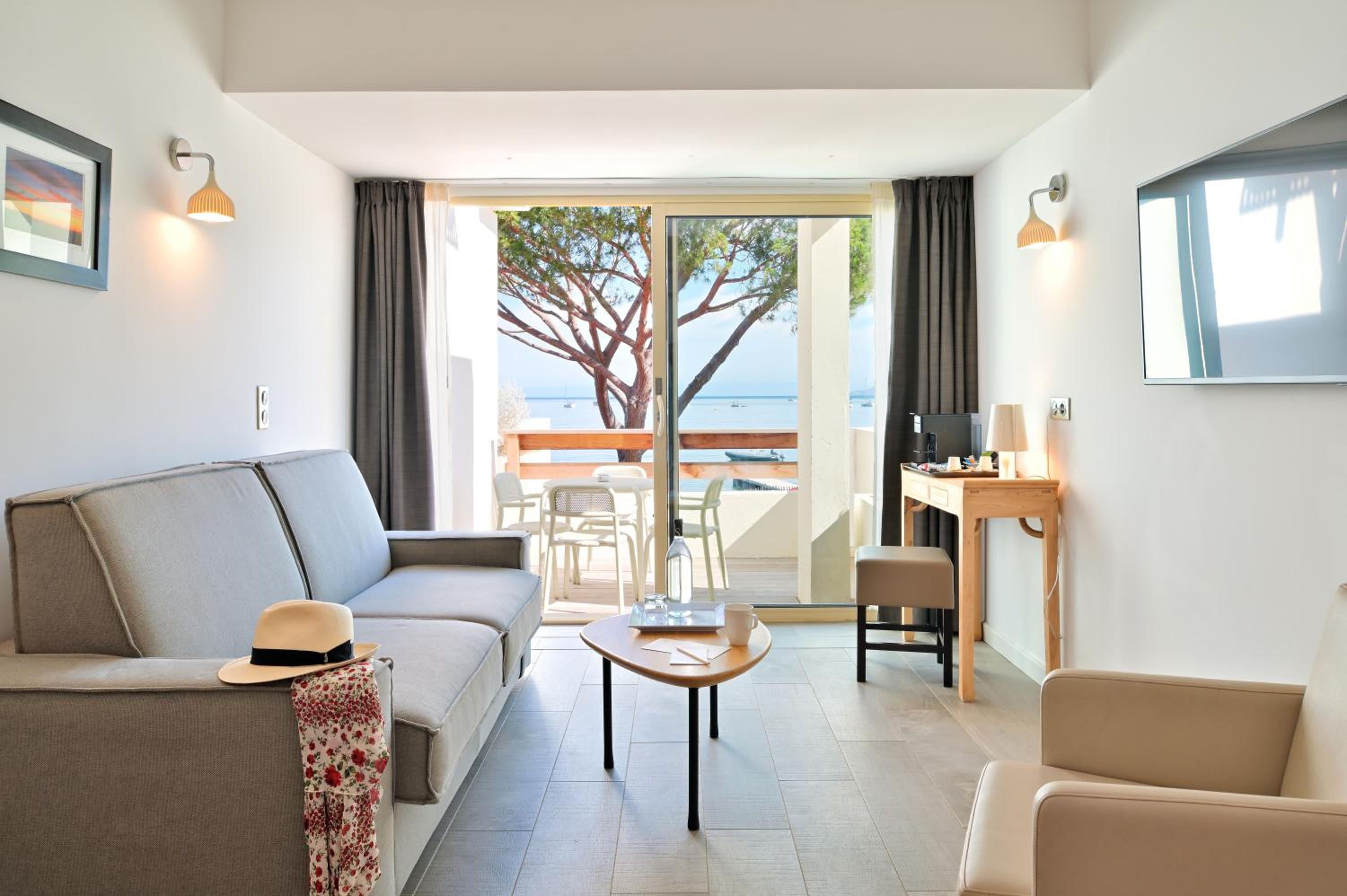 Family Suite with Balcony photo 2