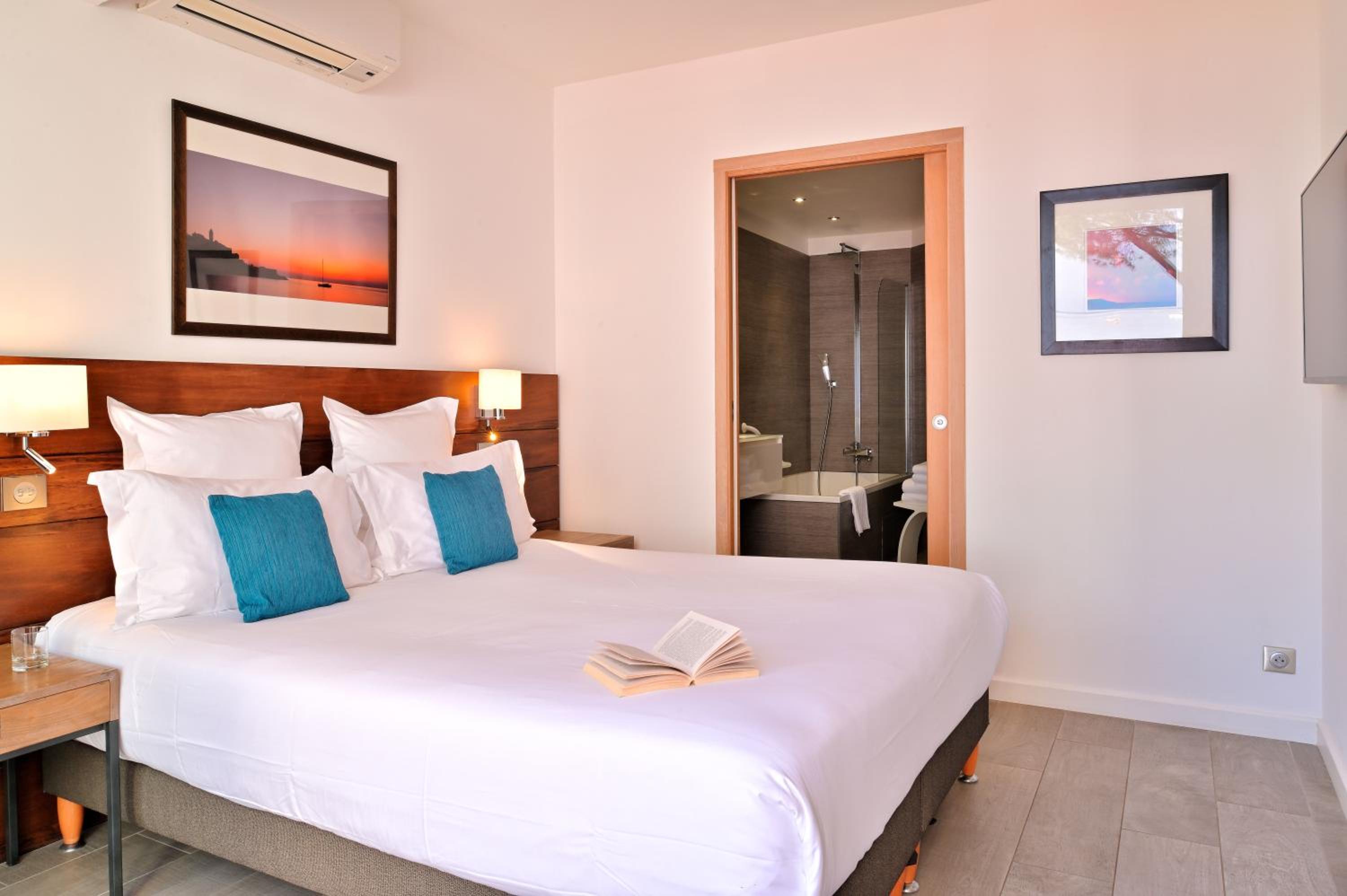 Family Suite with Balcony photo 3
