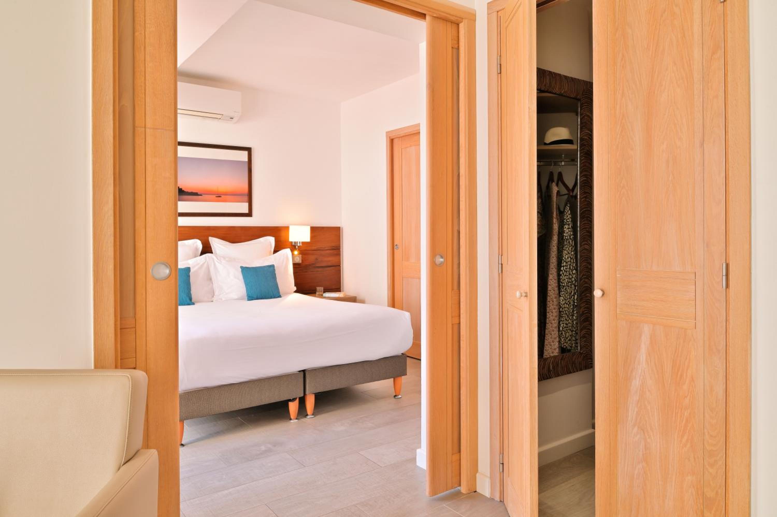 Family Suite with Balcony photo 1
