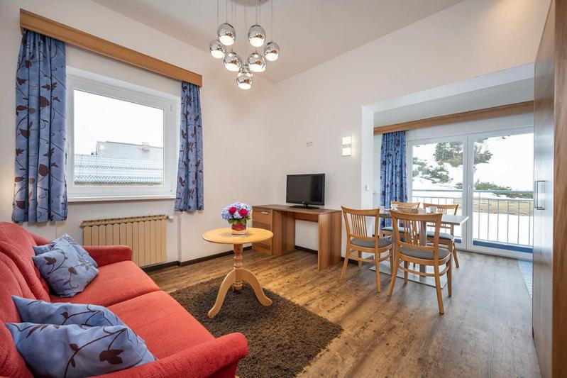 One-Bedroom Apartment with View photo 2