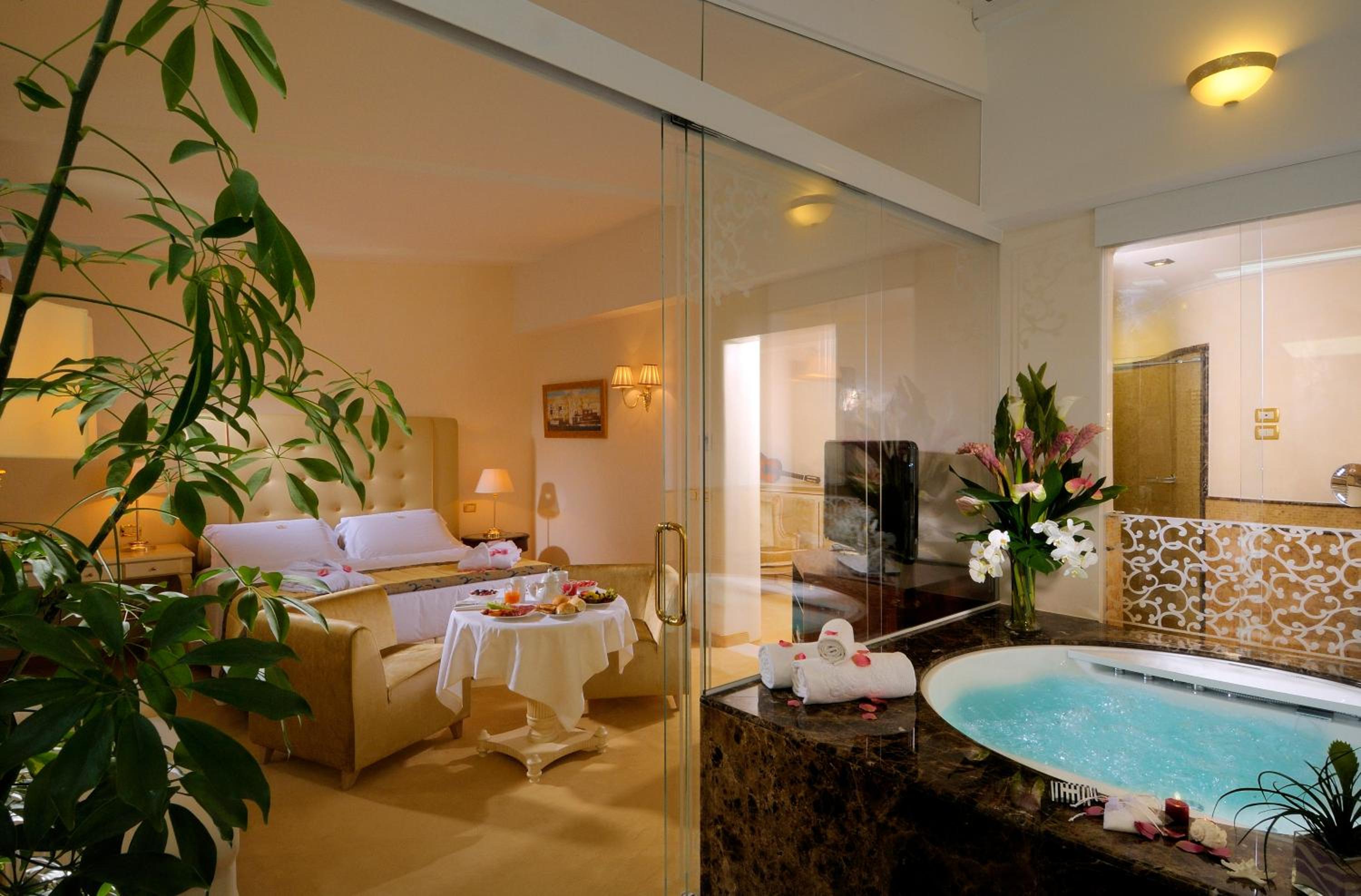 Crystal Suite with Spa Bath - Photo 2