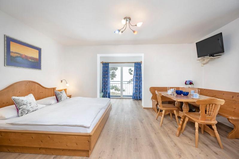 One-Bedroom Apartment with View photo 1