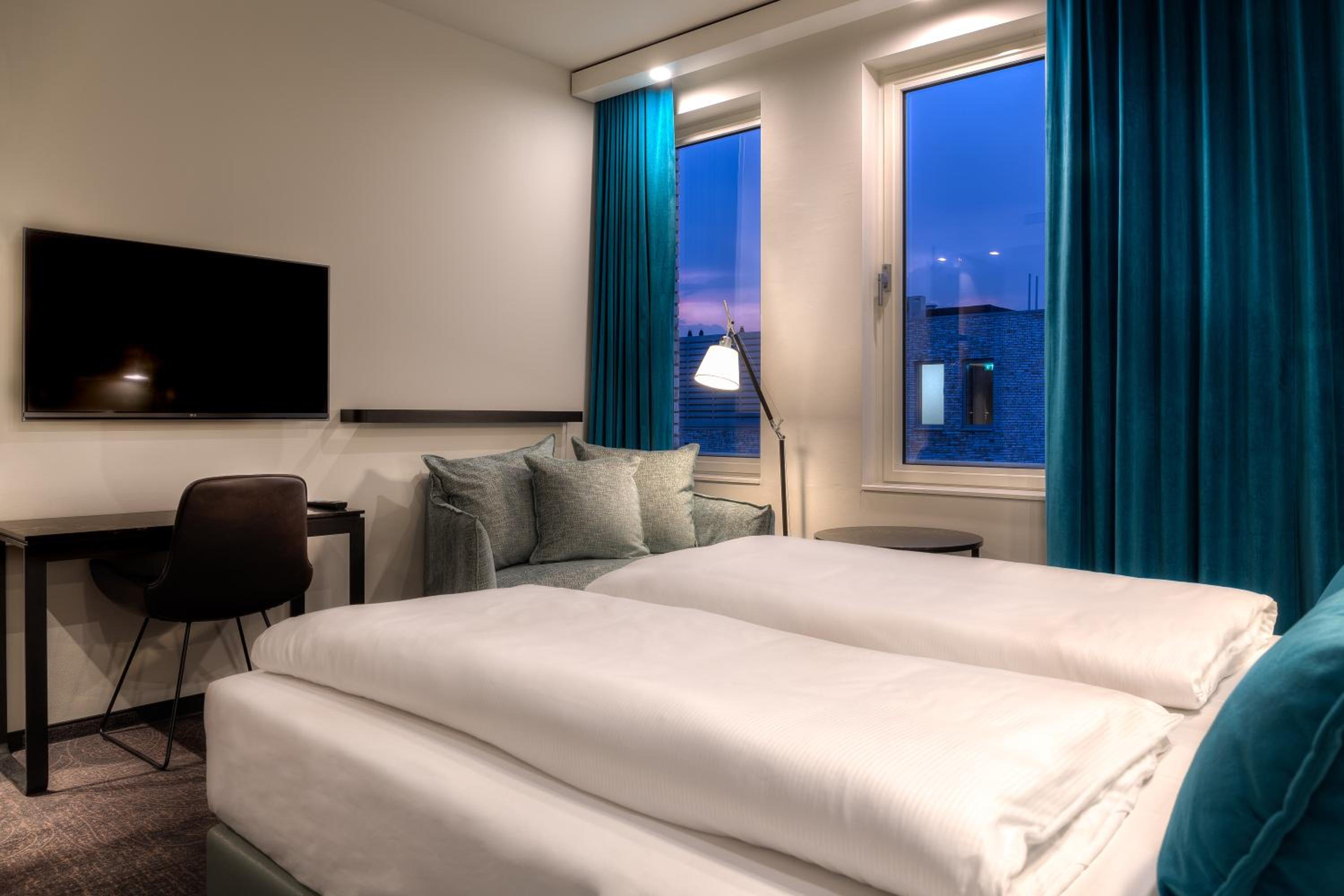 Deluxe Room (2 Adults + 1 Child) photo 3