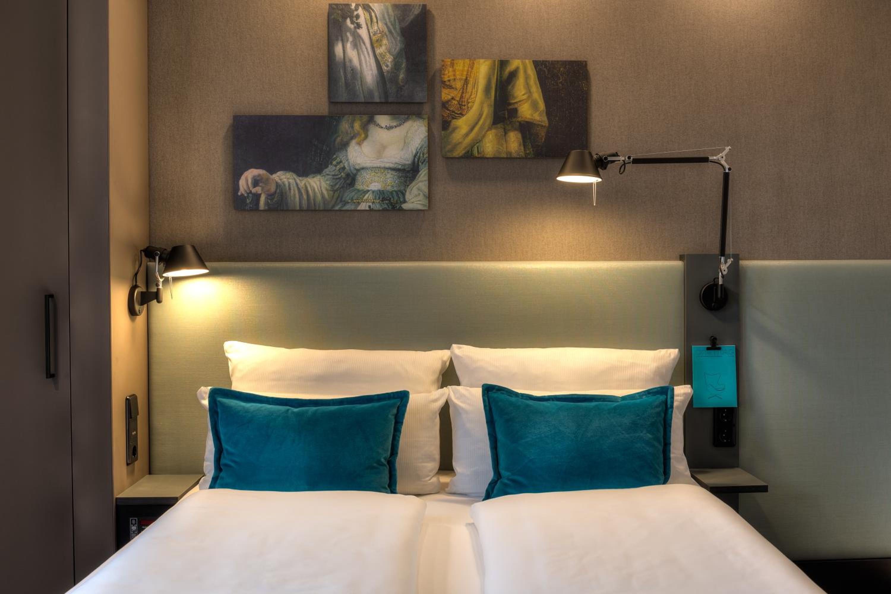 Deluxe Room (2 Adults + 1 Child) photo 2