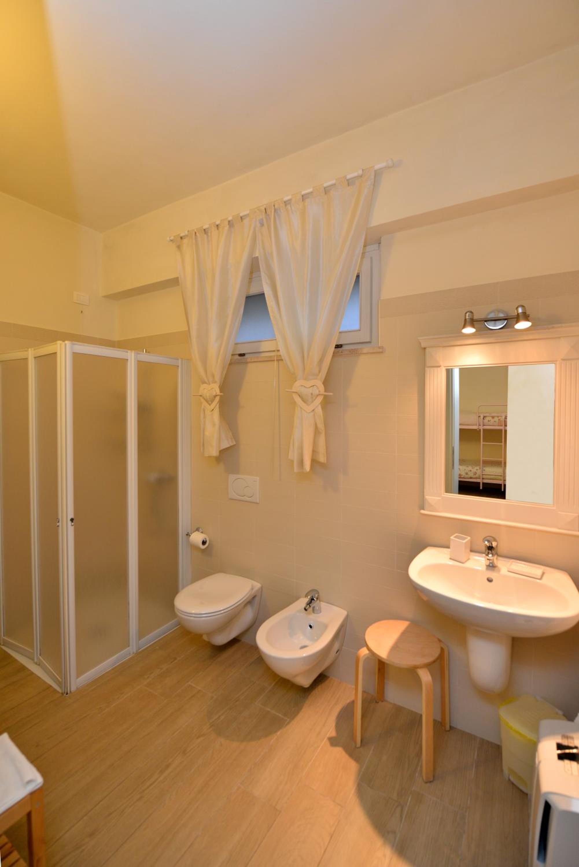 Family Room with Bathroom photo 3
