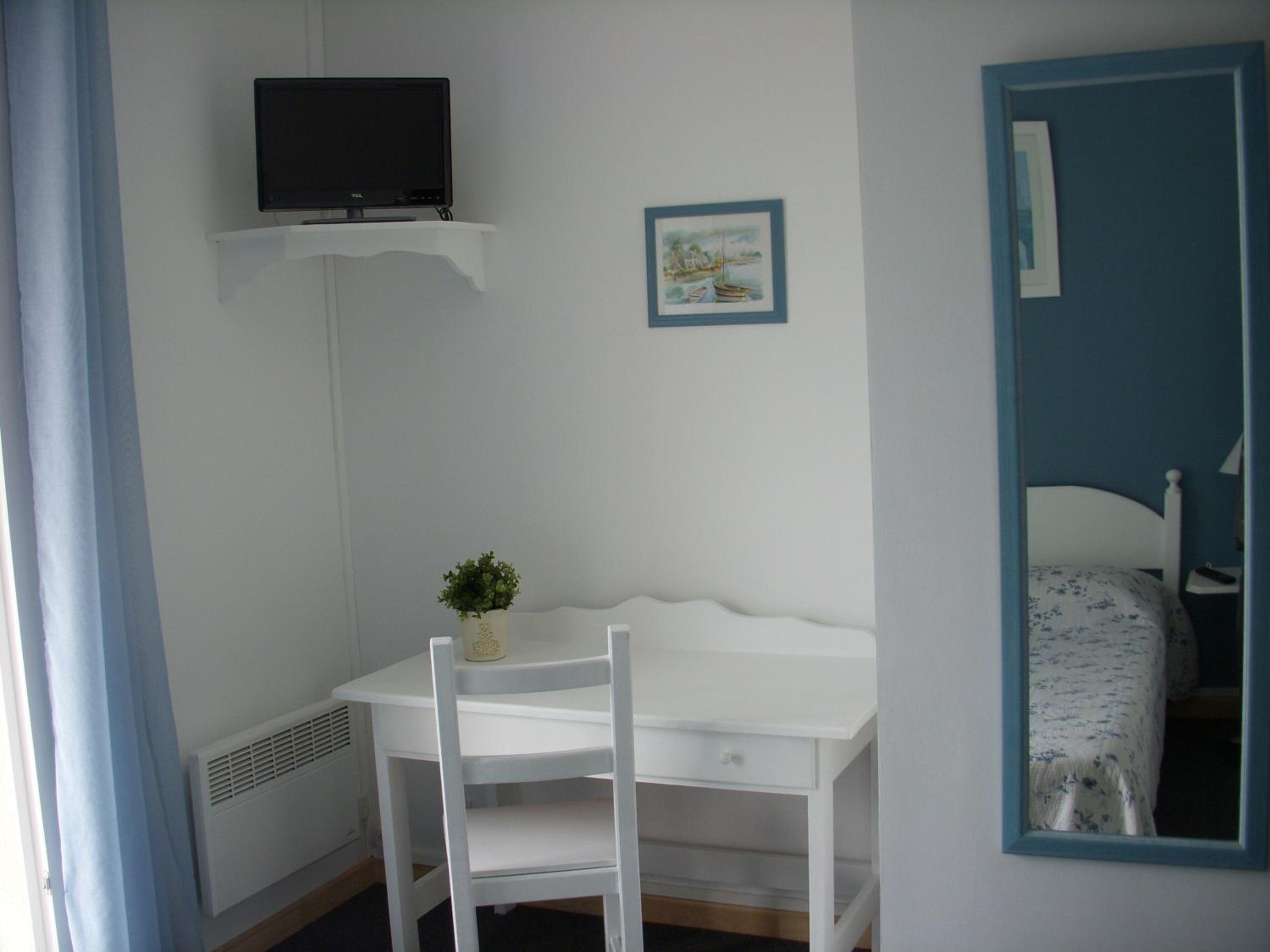 Double Room with Balcony - Photo 7