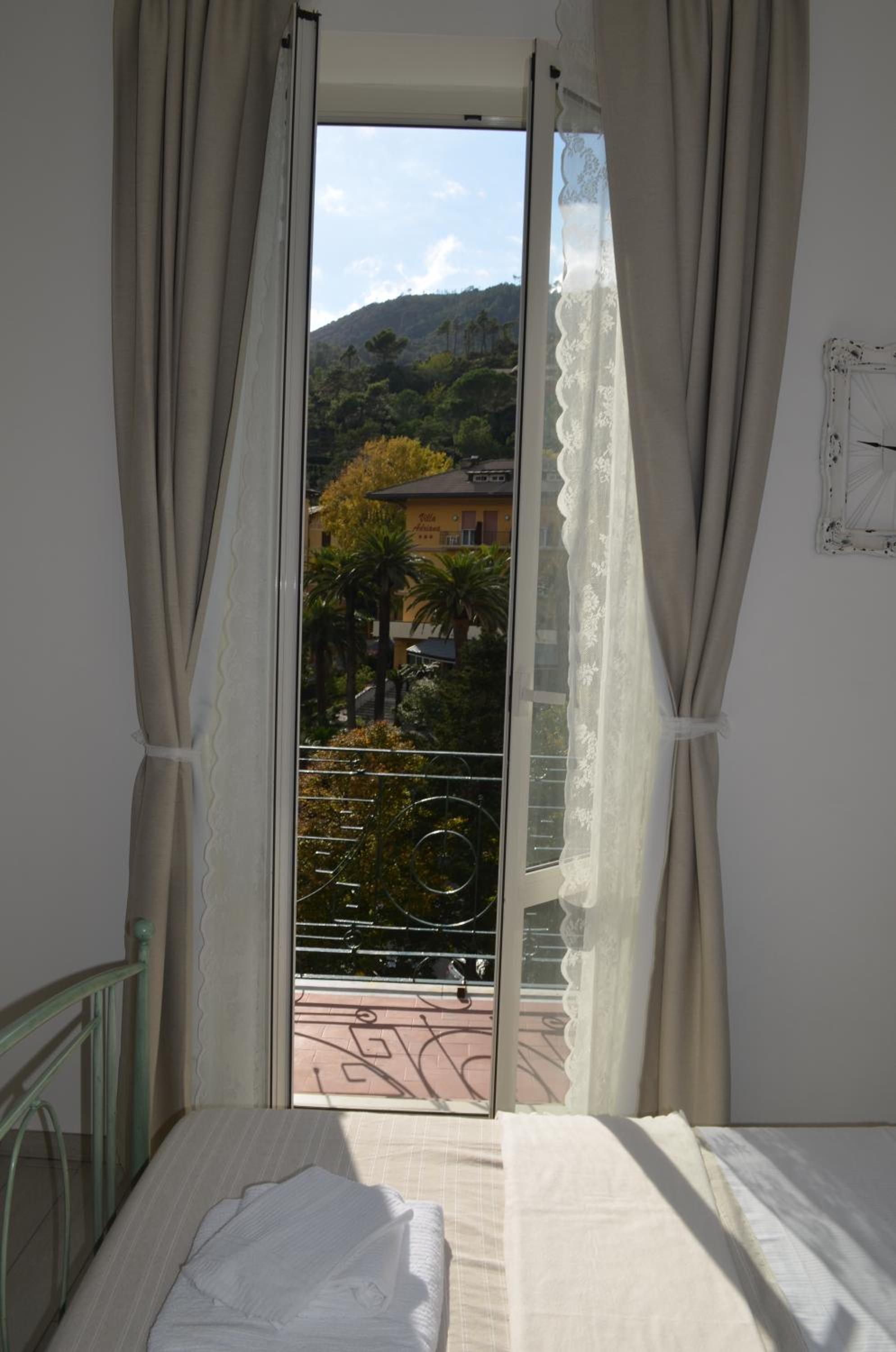 Deluxe Double Room with Balcony photo 2