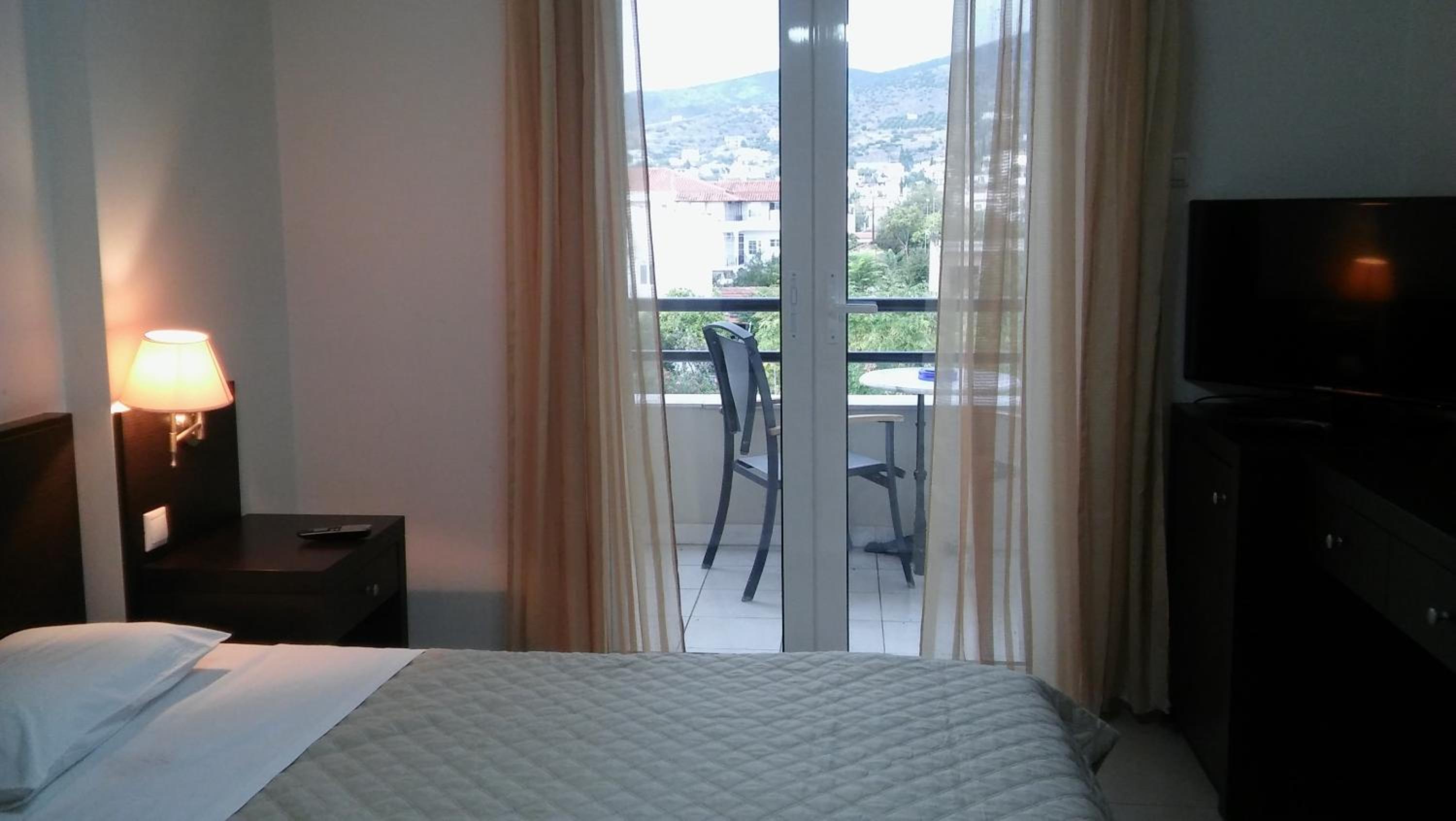 Double or Twin Room - Photo 4