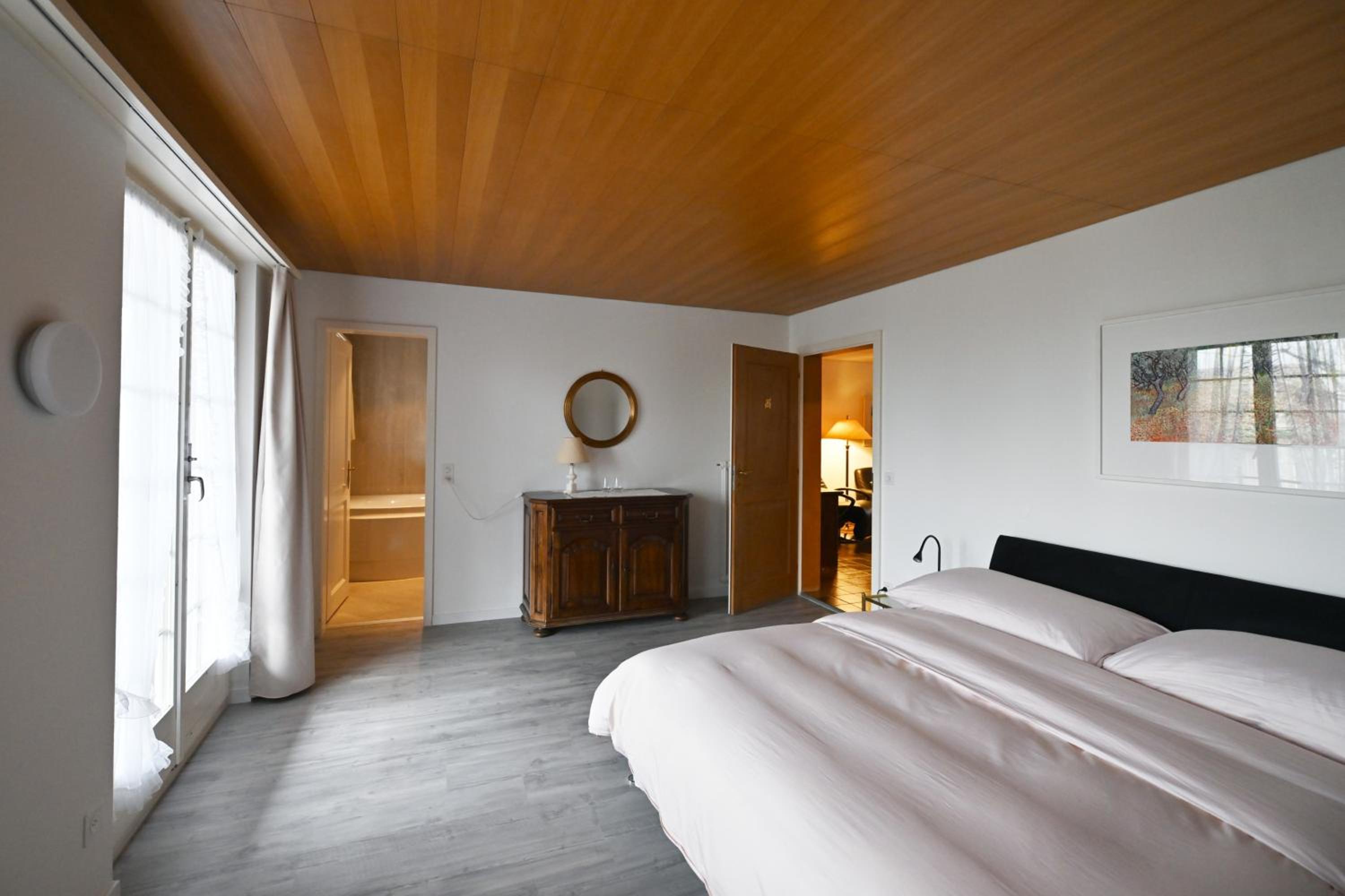 Three-Bedroom Apartment with Balcony photo 1