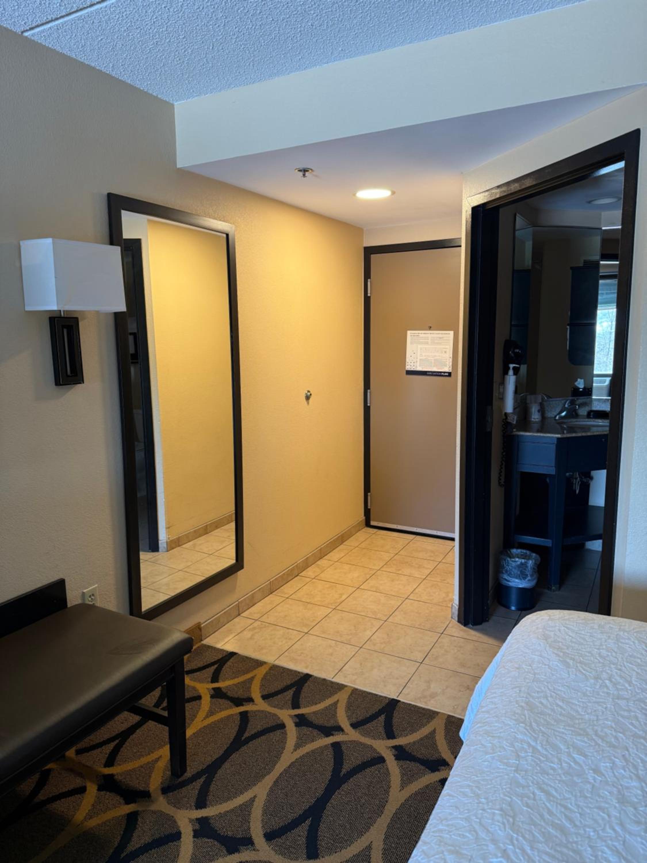 Room with Two Queen Beds - Non-Smoking - Photo 3