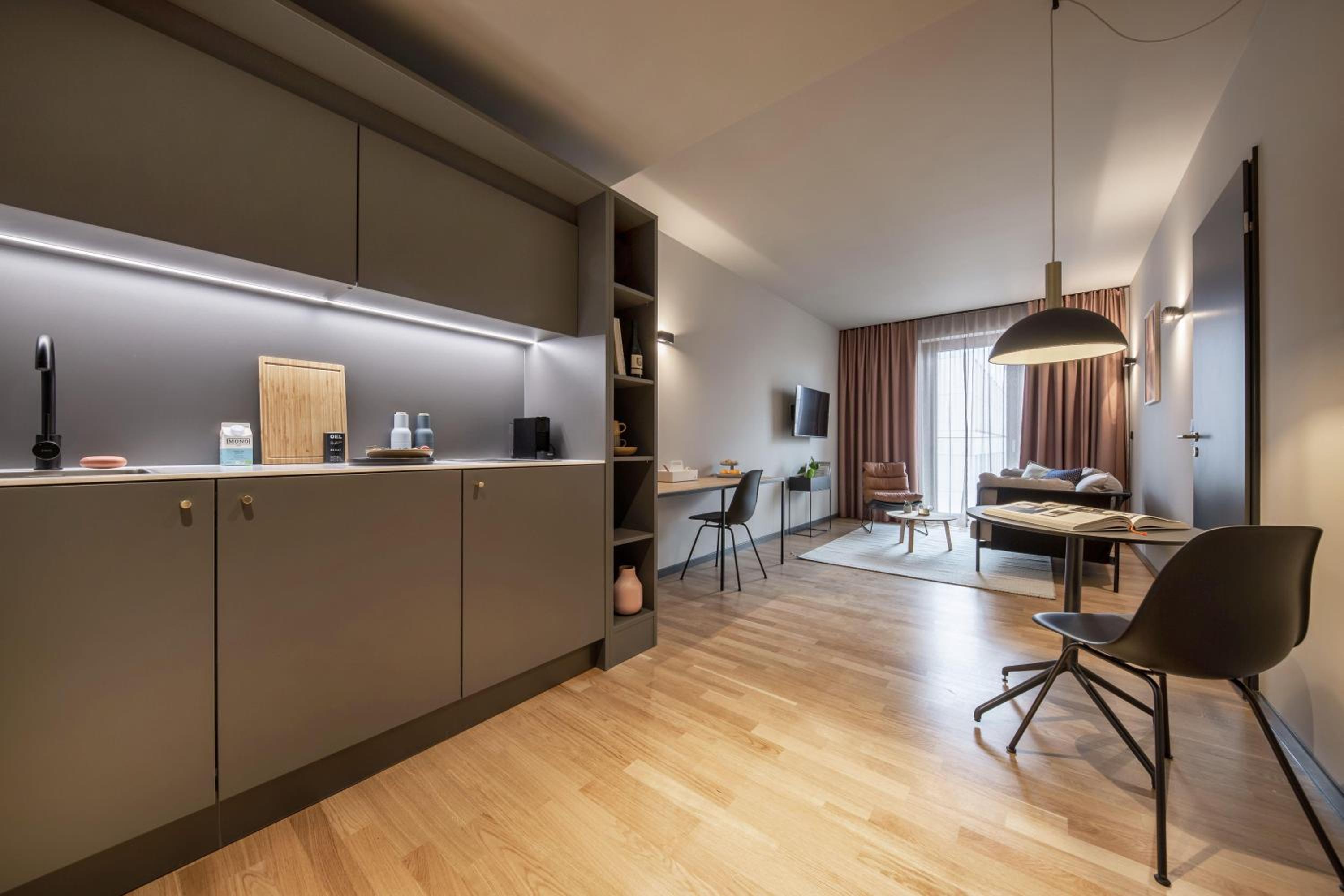 Medium Apartment with Queen Bed and Kitchen - Photo 1