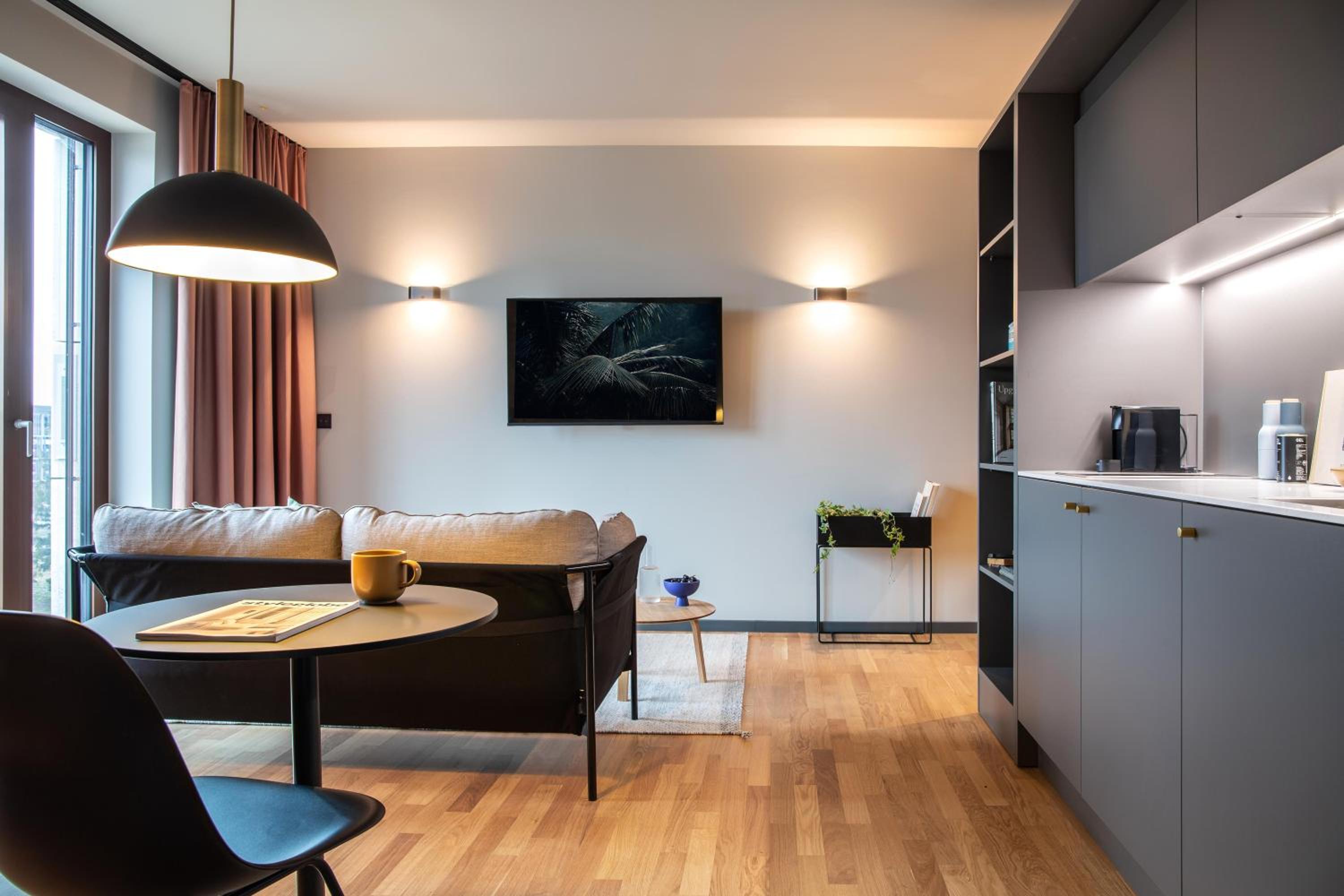 Luxury Apartment with King Bed and Kitchen