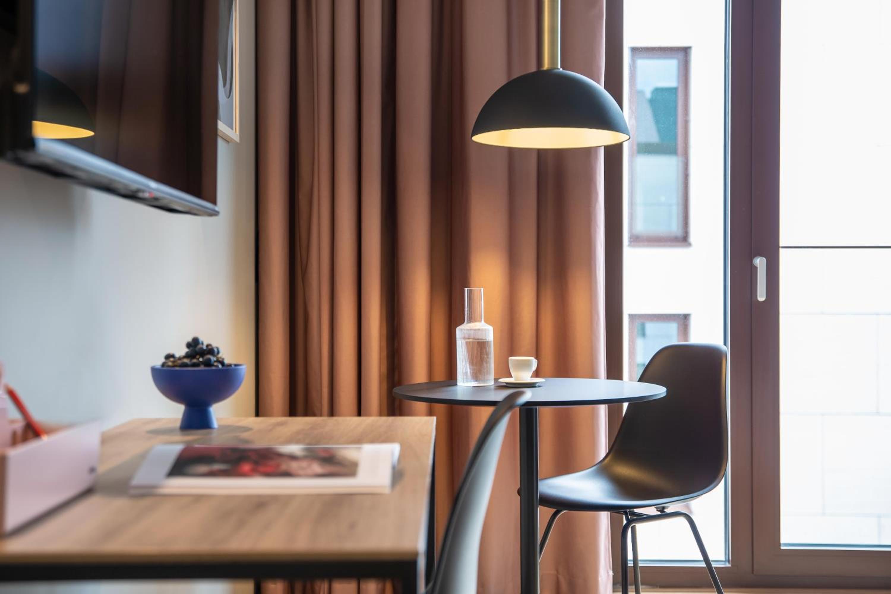 Smart Apartment with Queen Bed and Kitchen - Photo 3