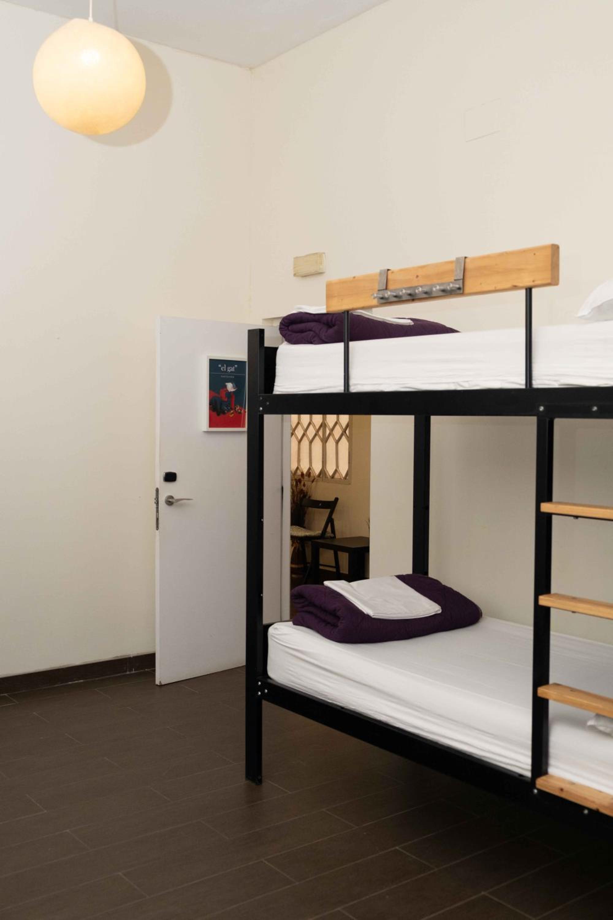 Single Bed in 16-Bed Dormitory Room photo 3