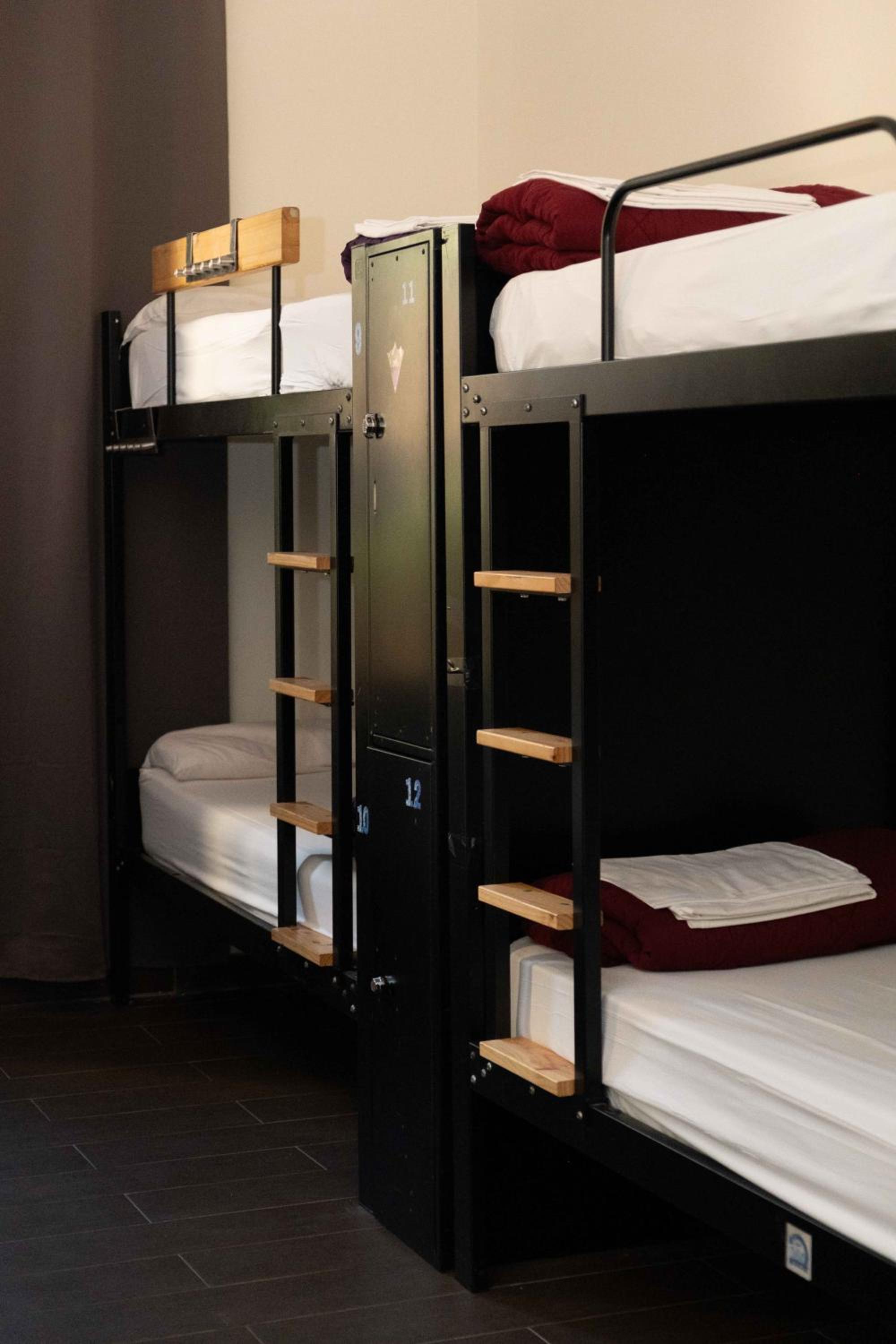 Single Bed in 16-Bed Dormitory Room photo 2