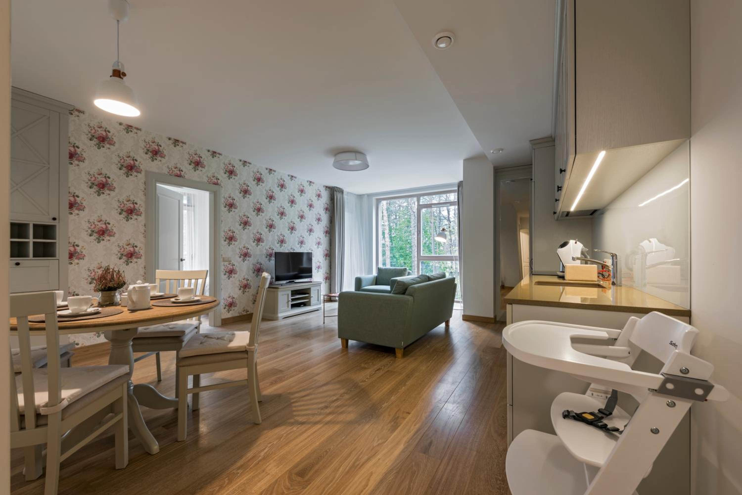 Two-Bedroom Apartment - Summer photo 2