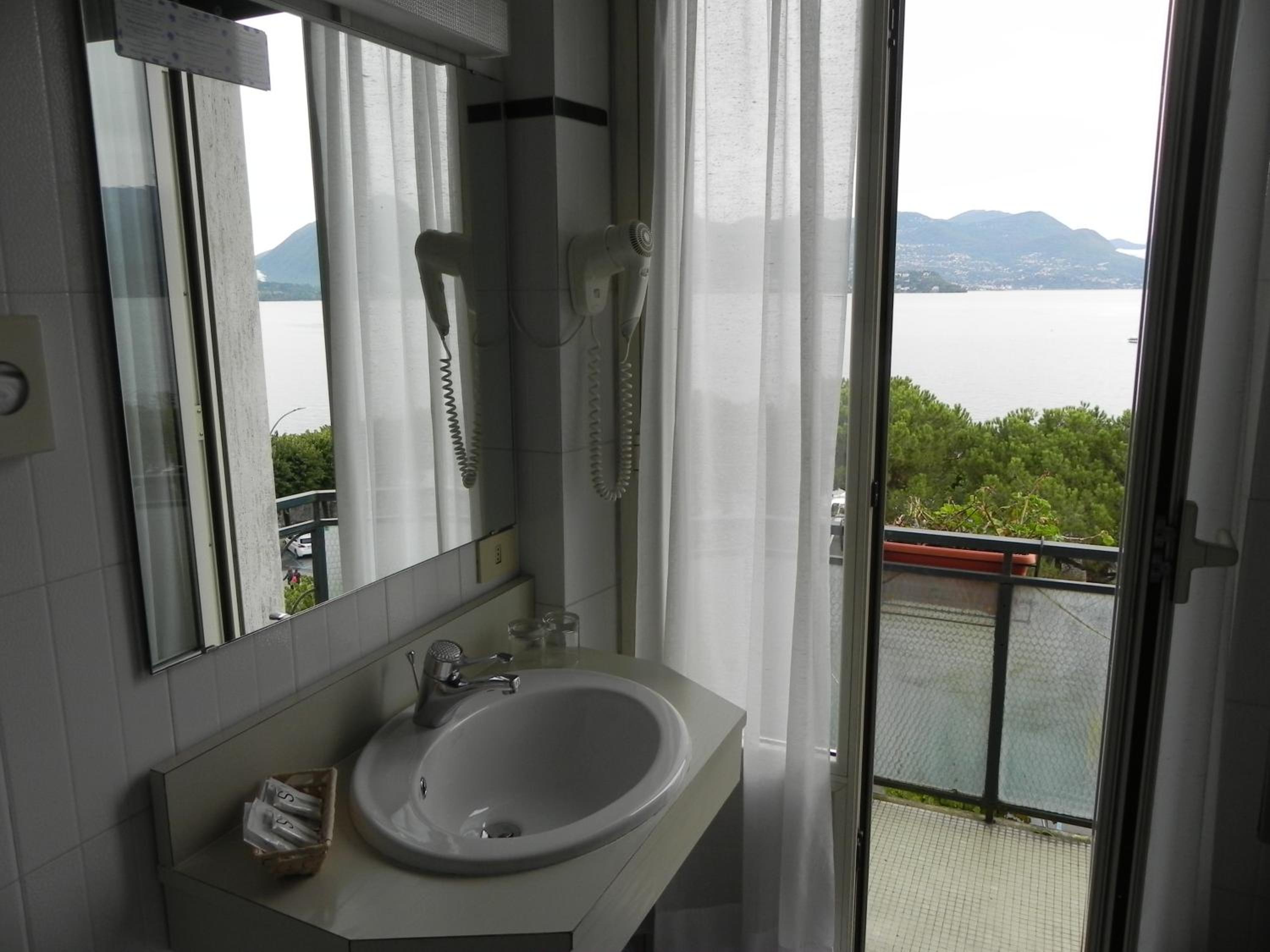 Double Room - Photo 6