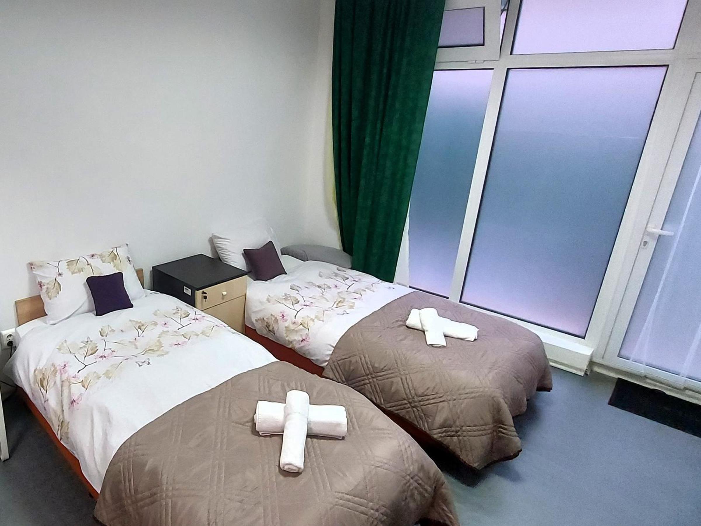 Twin Room with Private Bathroom photo 3