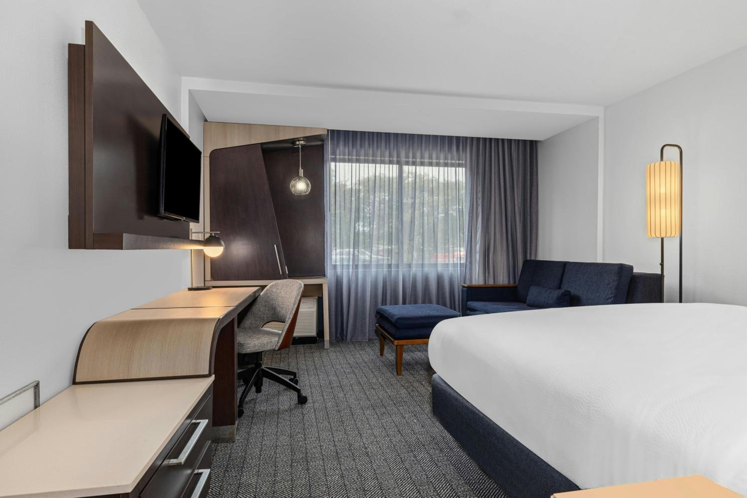 King Room with Roll-In Shower - Mobility Access/Hearing Accessible photo 1