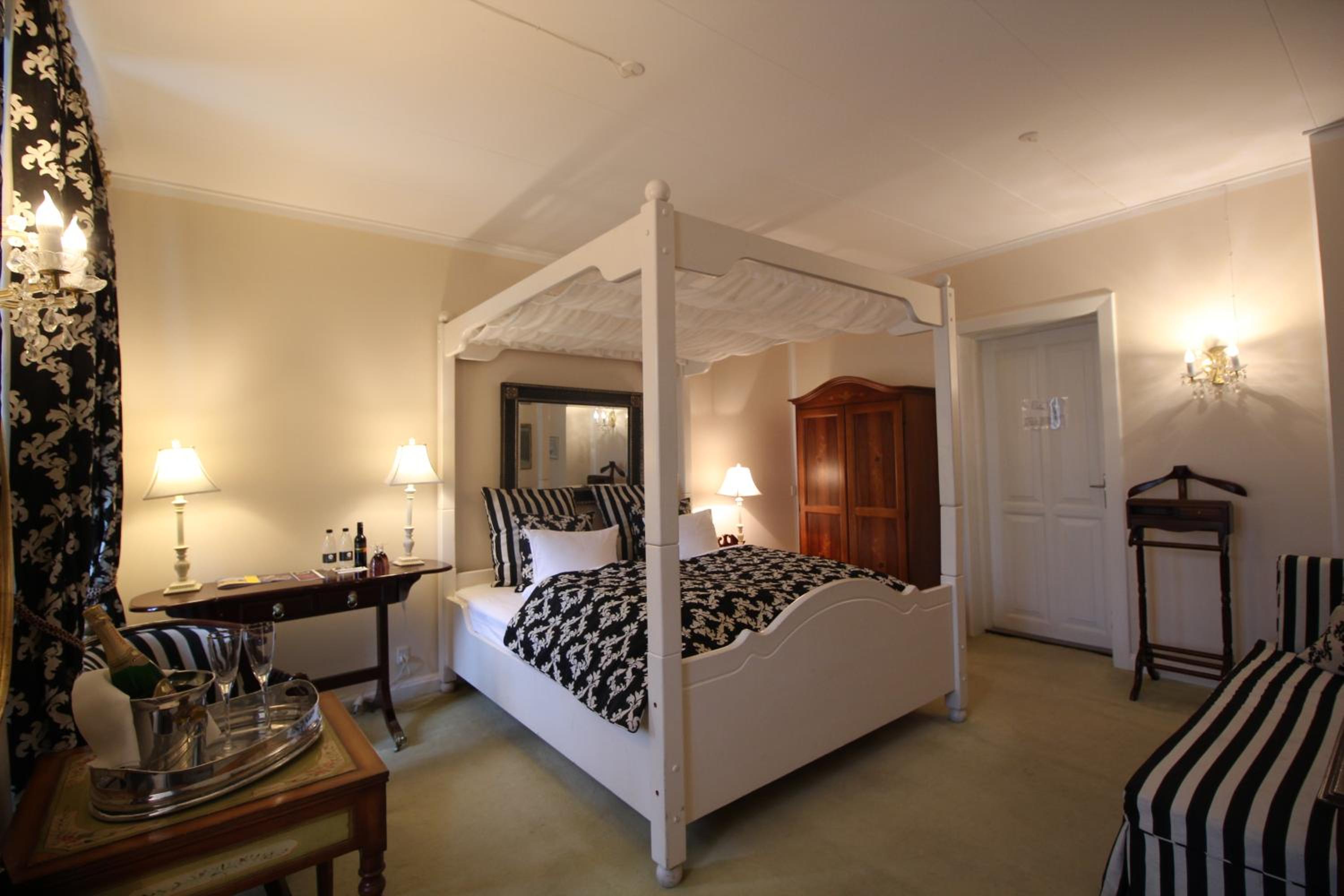 Deluxe Double or Twin Room photo 1