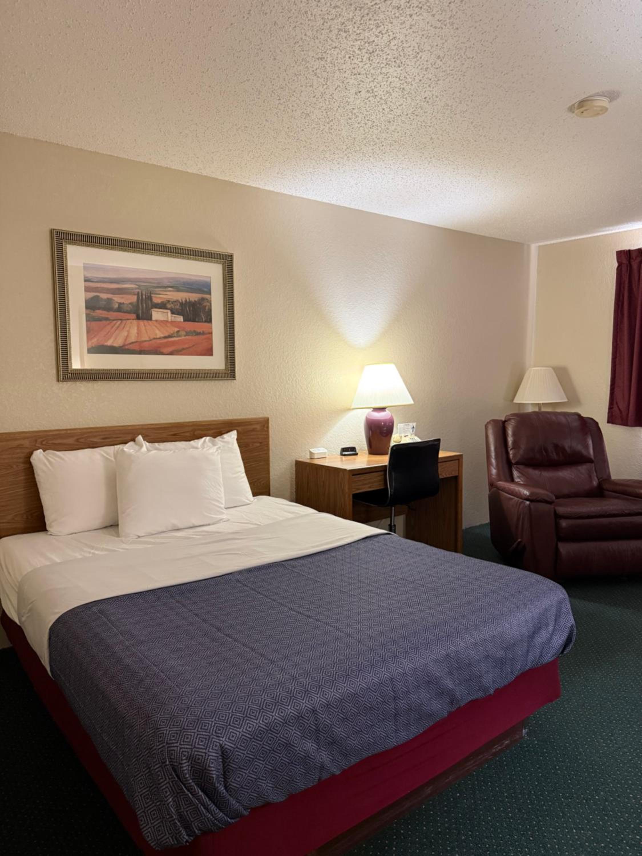 Queen Room - Photo 4