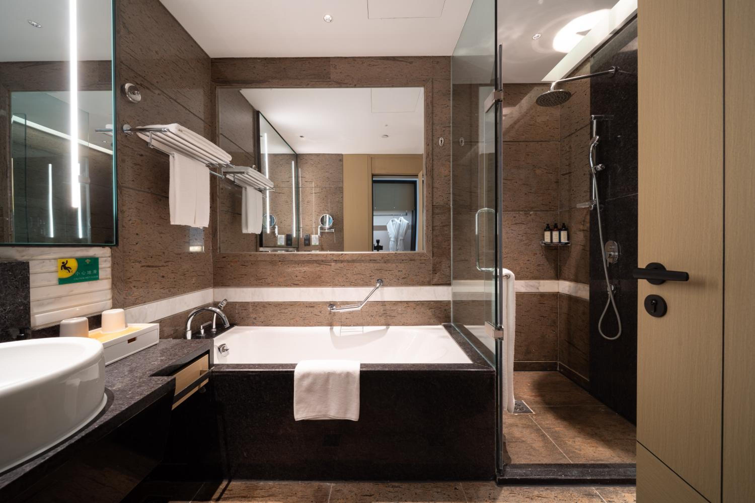 Deluxe Double or Twin Room photo 1