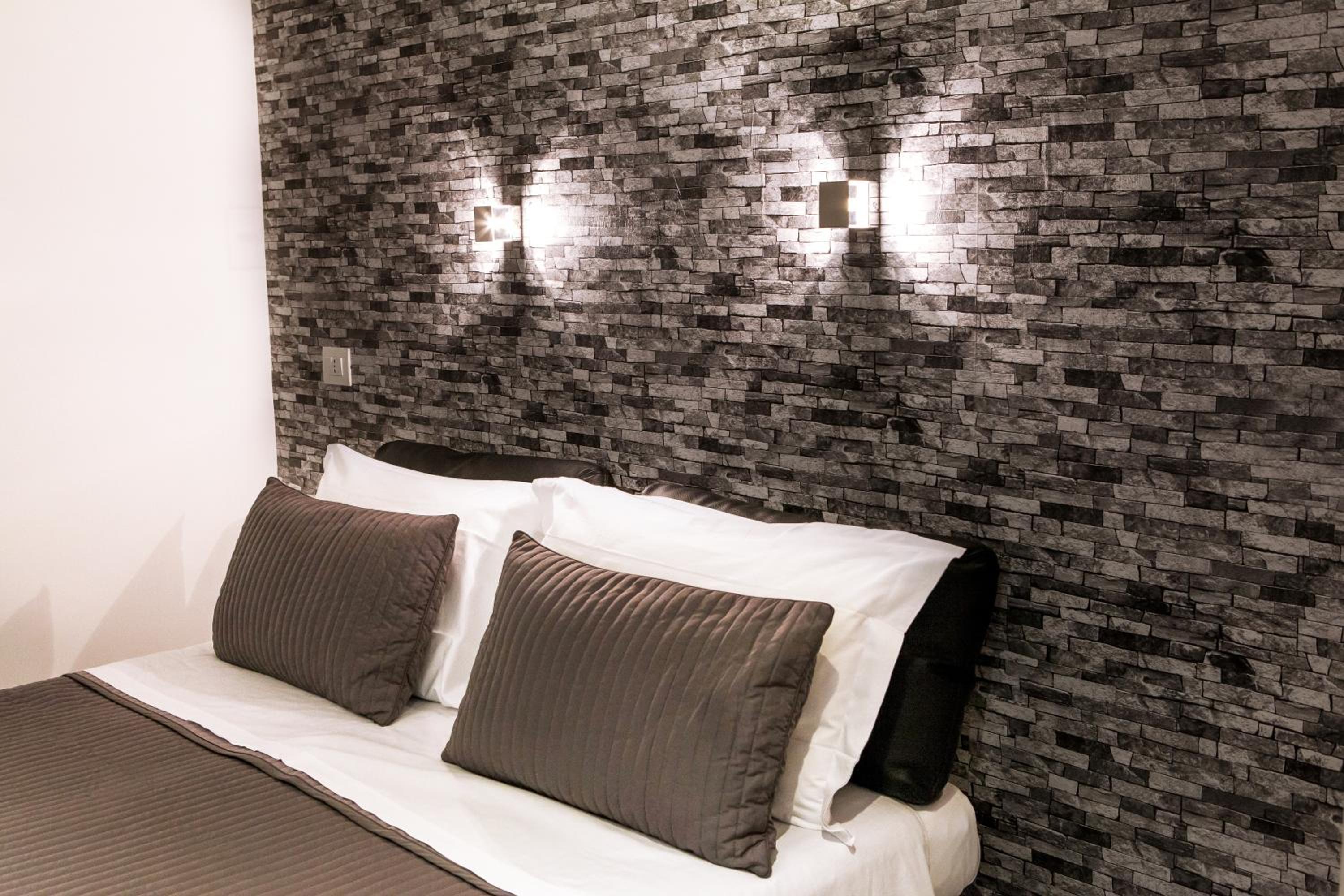 Double Room with Private Bathroom - Photo 11
