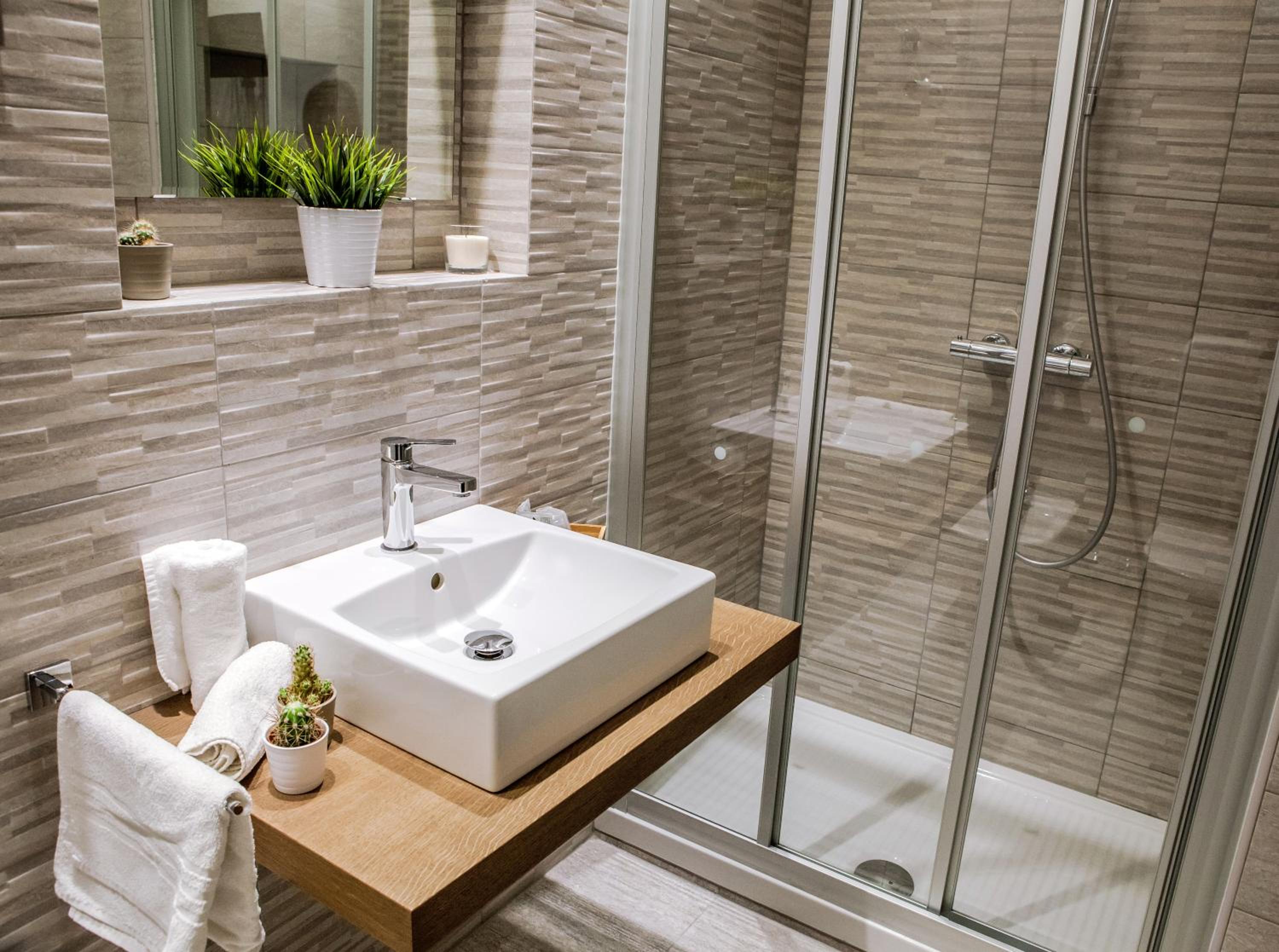 Double Room with Private Bathroom - Photo 9