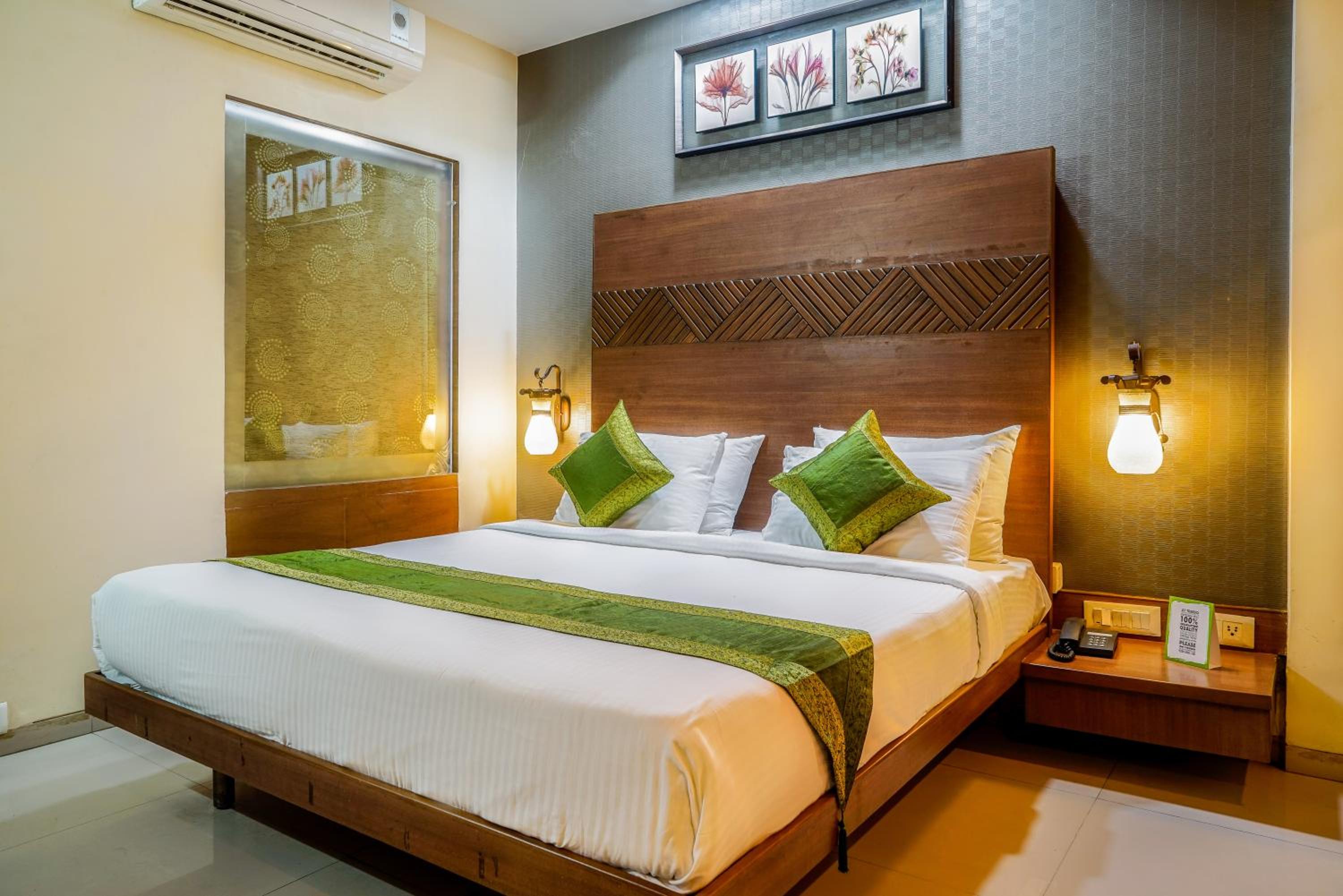 [Sanitized] Deluxe Double Room photo 2