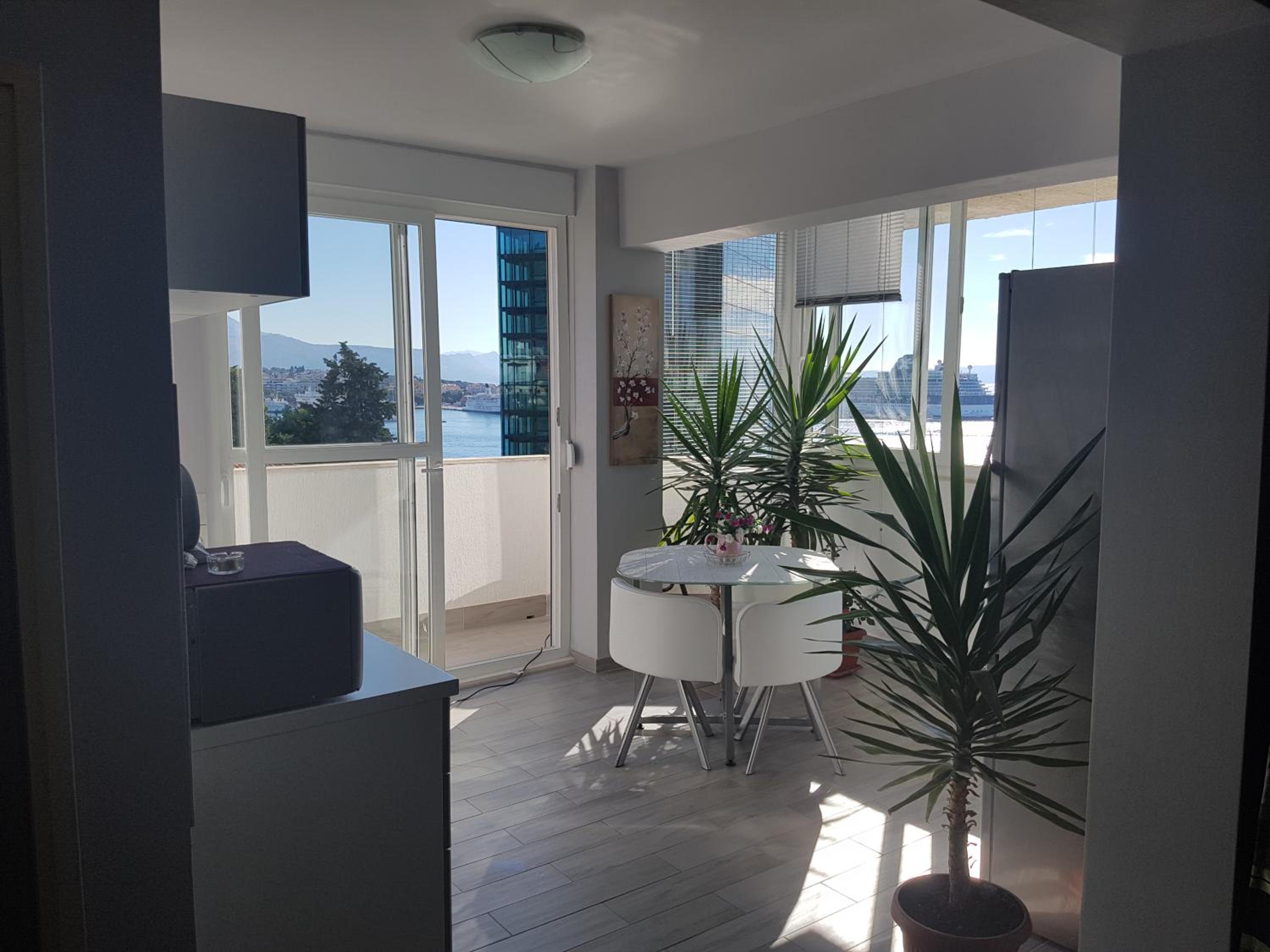 Apartment with Sea View - Photo 2