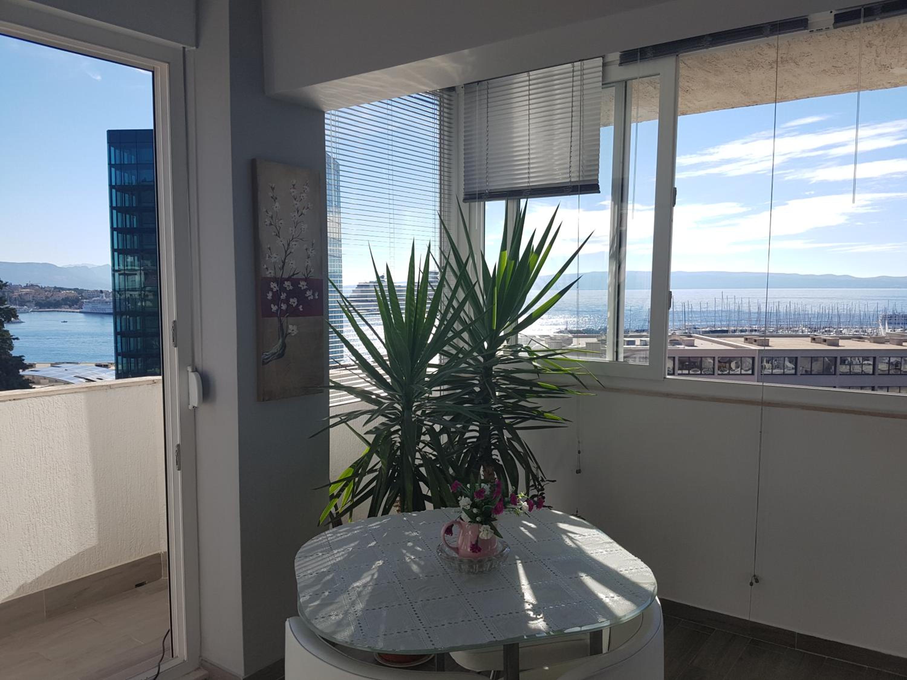 Apartment with Sea View - Photo 3
