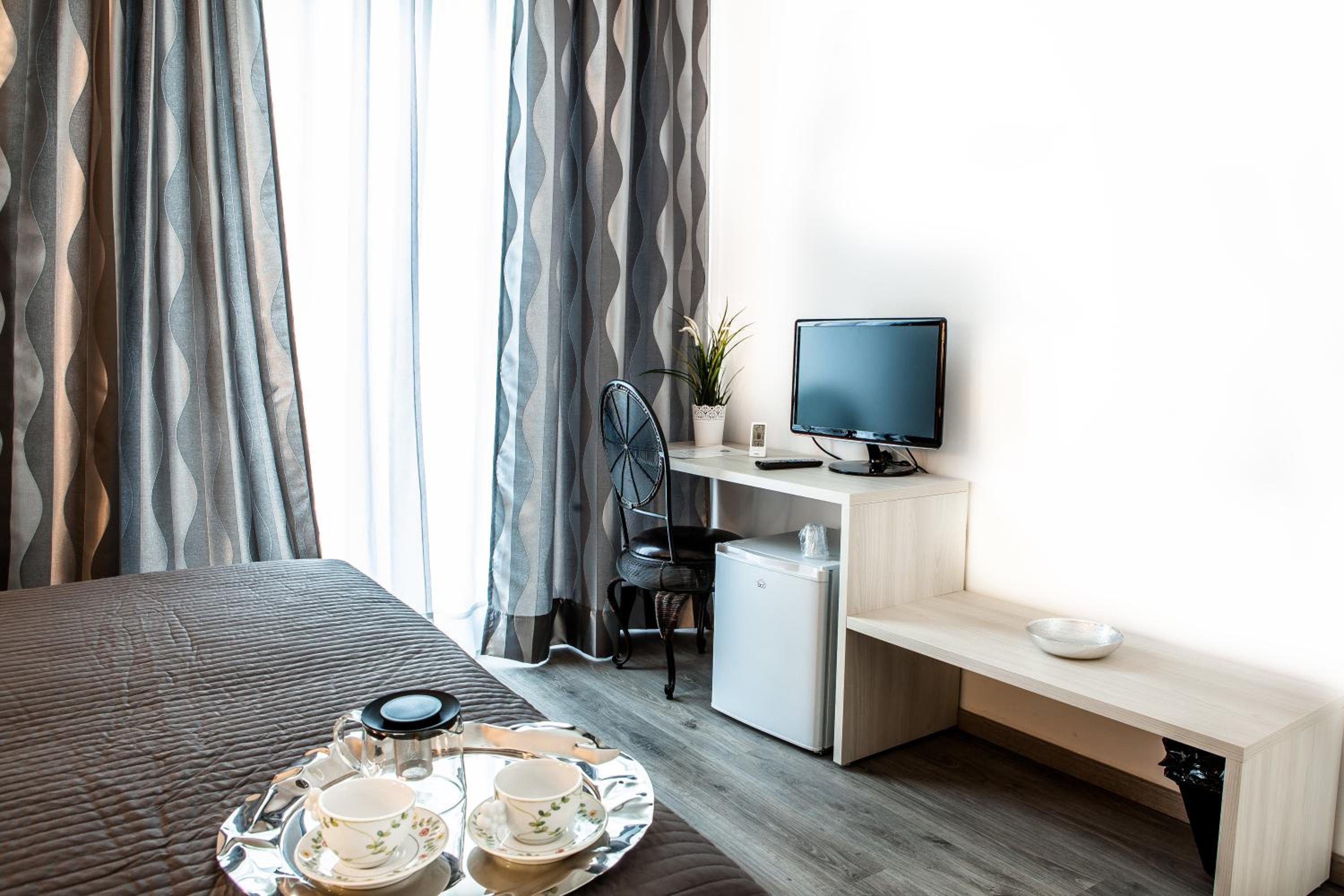 Double Room with Private Bathroom - Photo 2