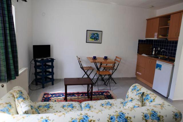 Studio (2 Adults) - Photo 2
