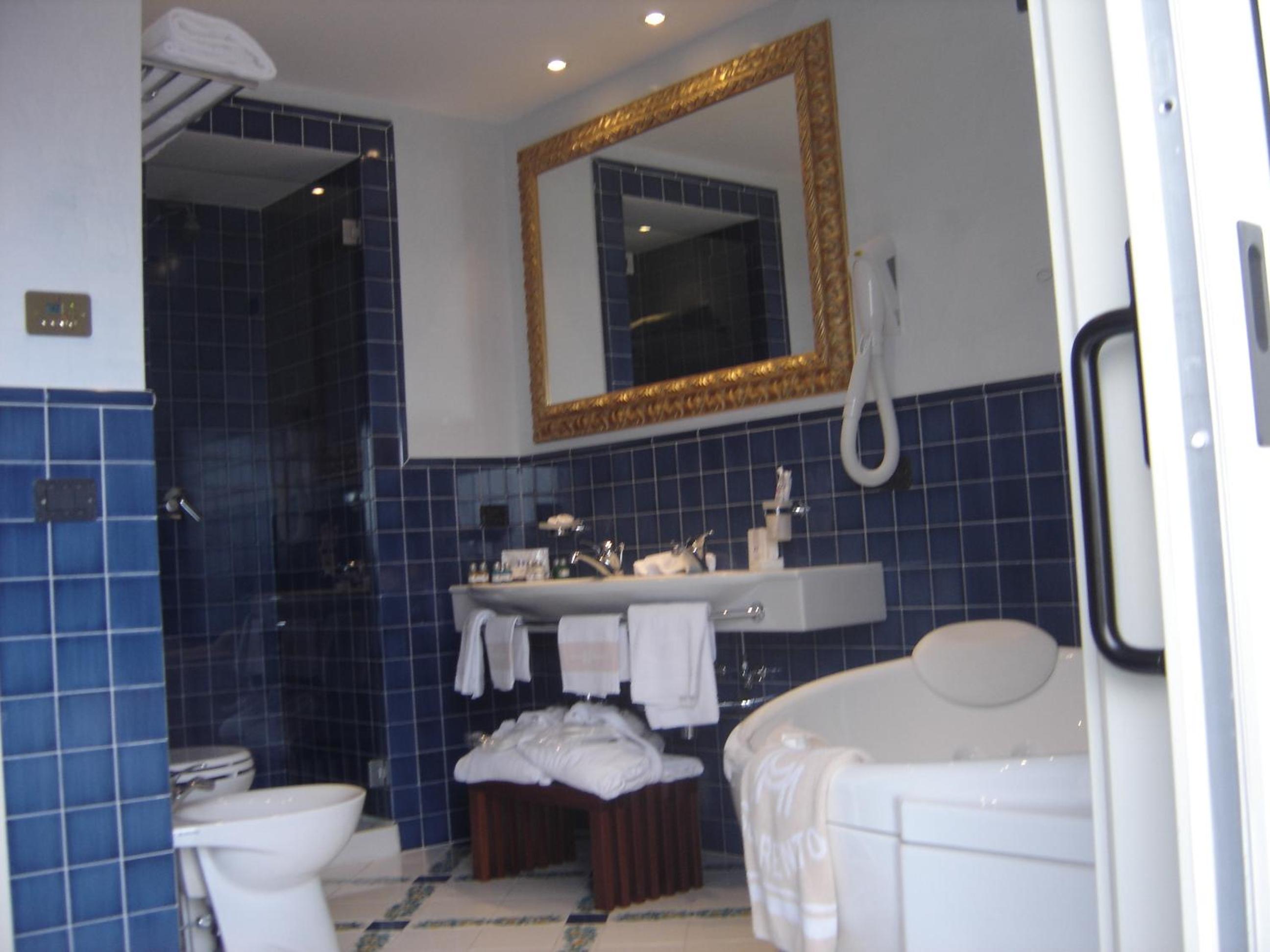 Suite with Sea View - Photo 8