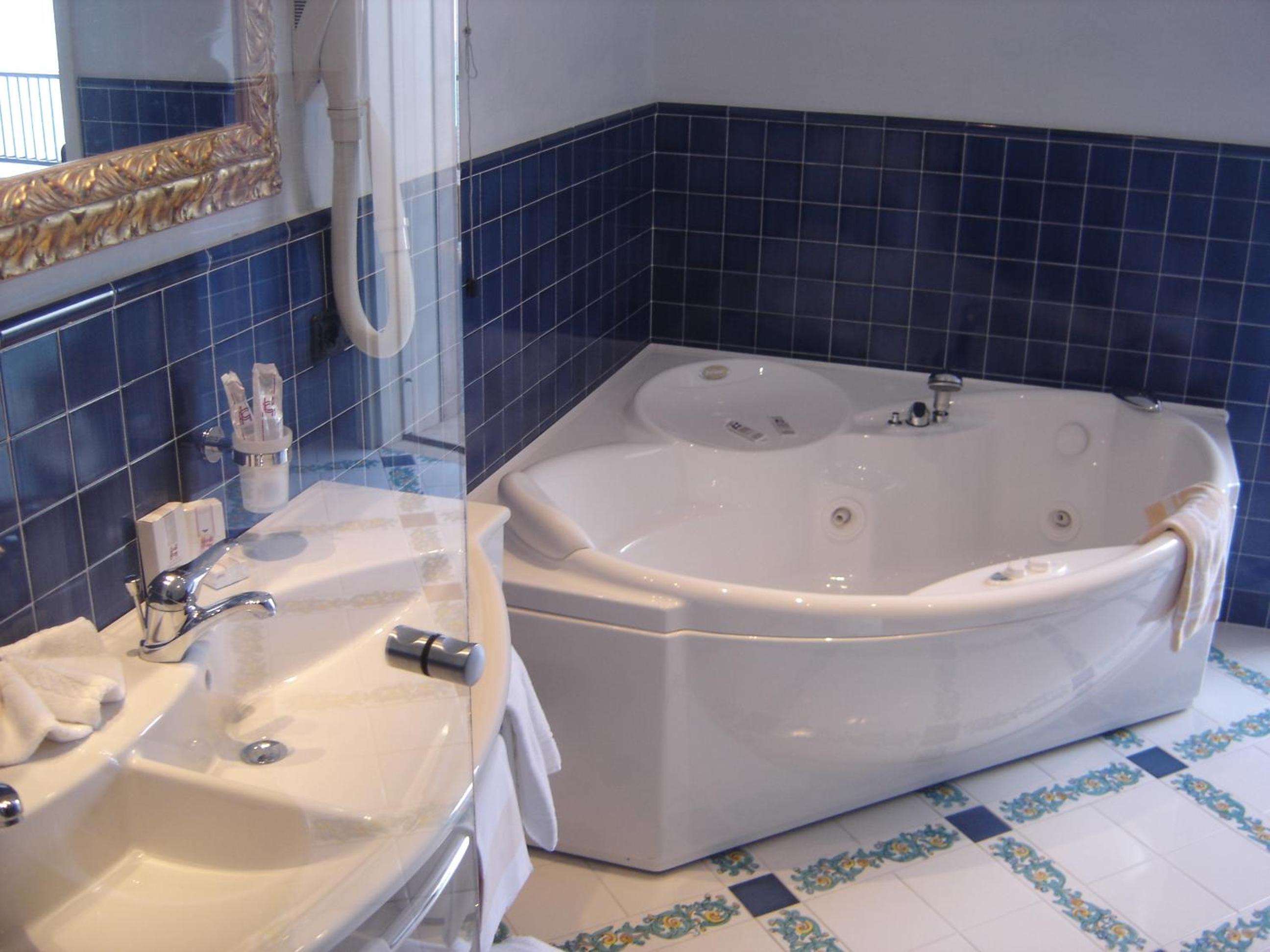 Suite with Sea View - Photo 7