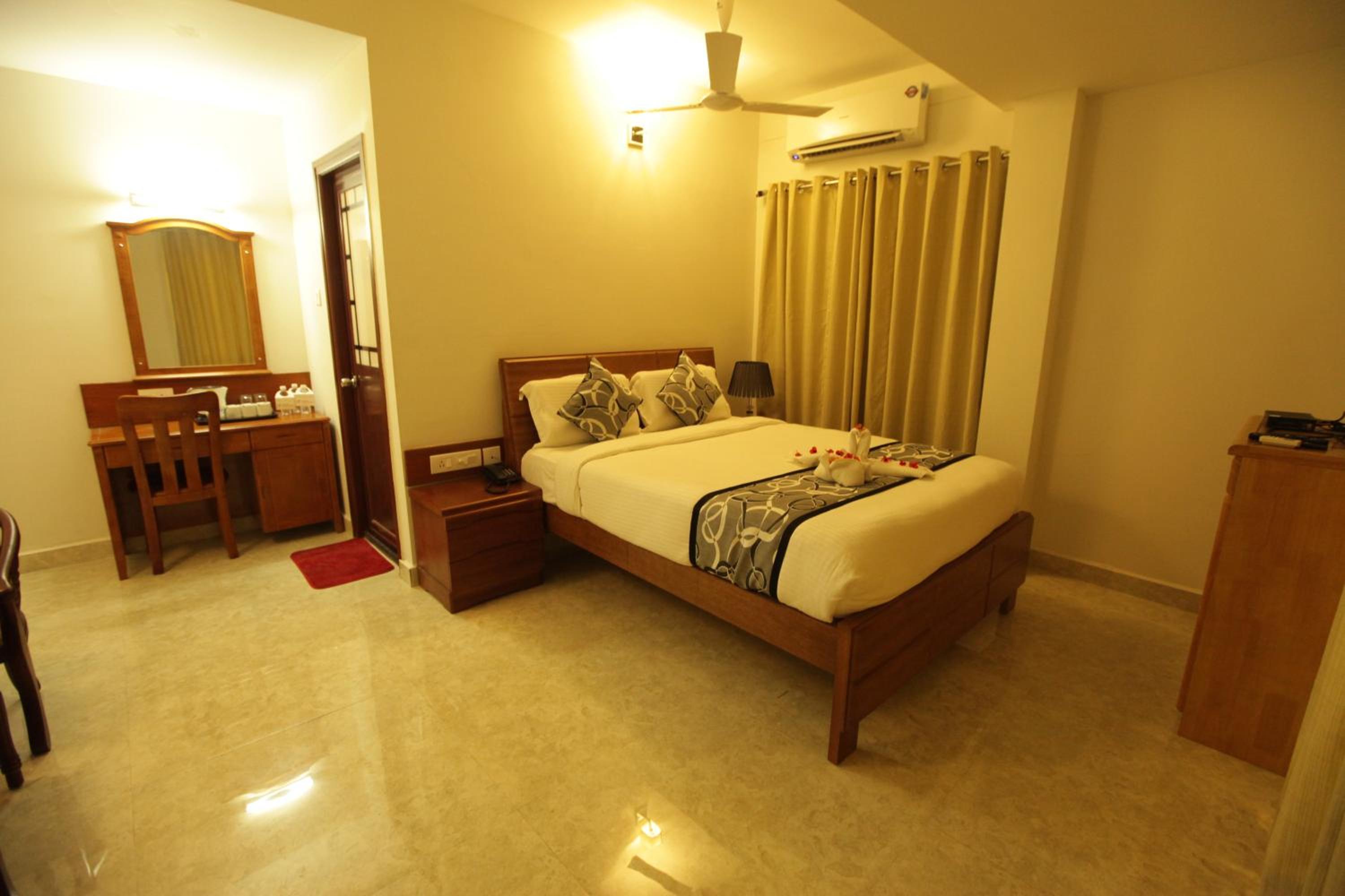 Deluxe Room - Photo 12