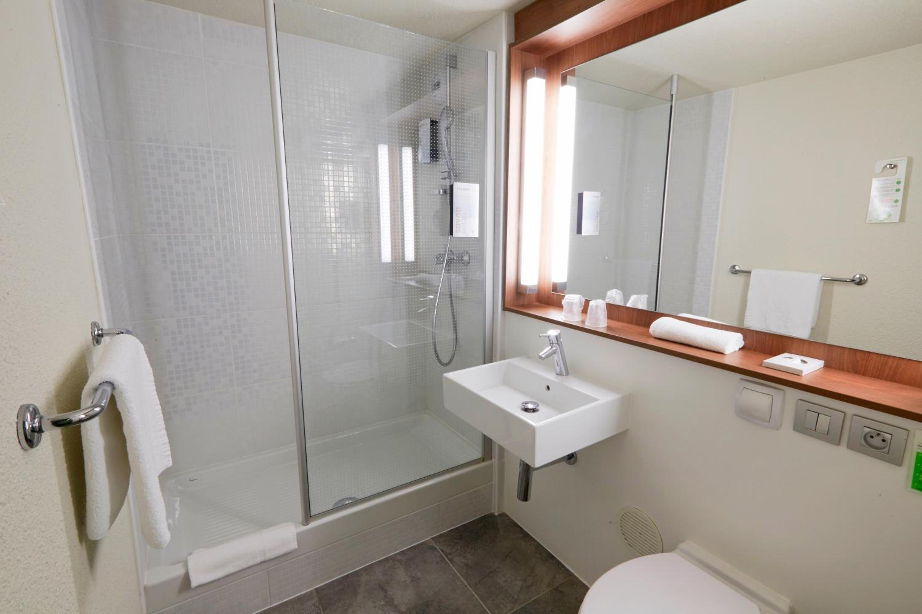 Standard Twin Room with One Single Bed - Up to Ten Years