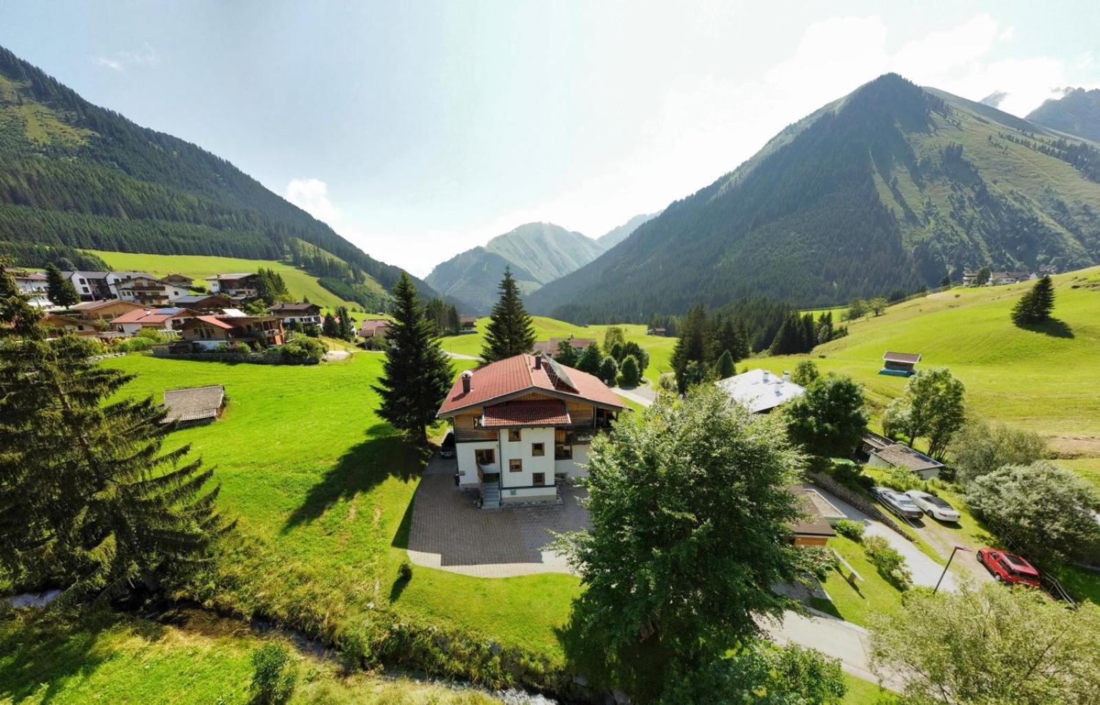 Two-Bedroom Apartment with Mountain View